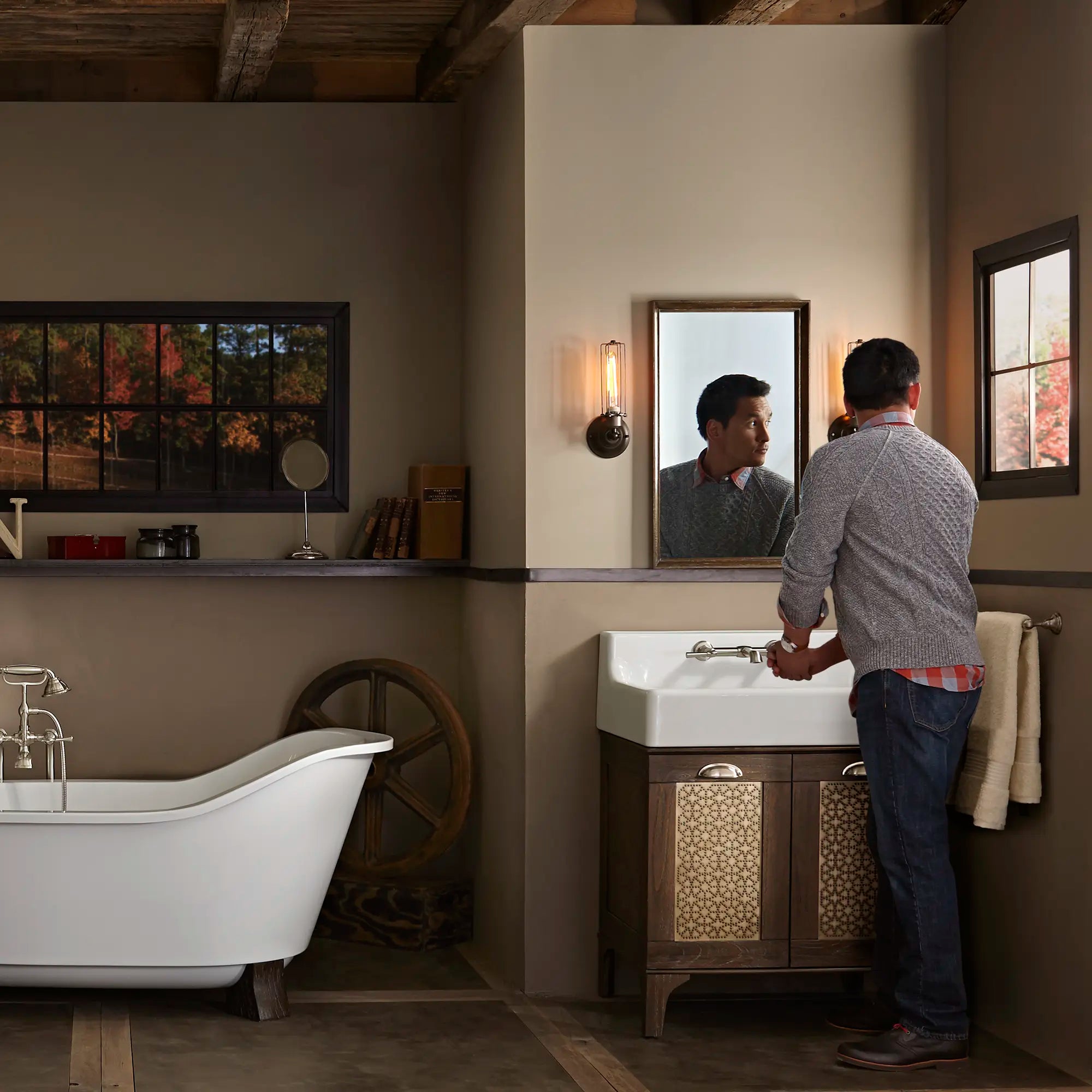 Baignoire autoportante Oak Hill 66 x 36 po avec pieds // WEATHERED OAK // 105412_L-D12025014239_D2203AA100415_D20155002415_D19010030239_D3515545C144_CDNwebp.webp