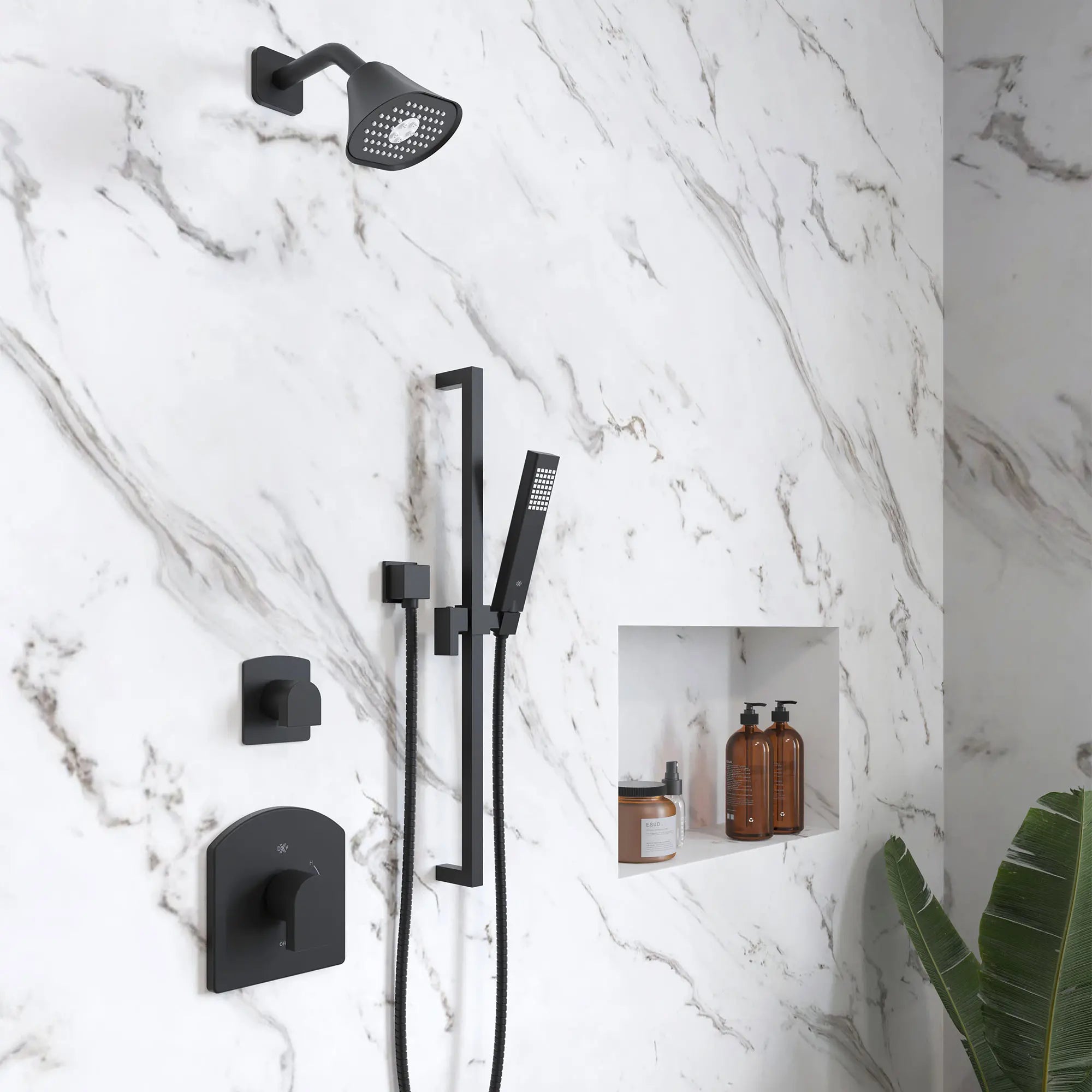 Pomme de douche multifonction Equility // NOIR MAT // 159641_Equility_Environment_D35109775.243_D3510977C.243_D35109700.243_D3570043C.243_0001_Mar2023_CDNwebp.webp