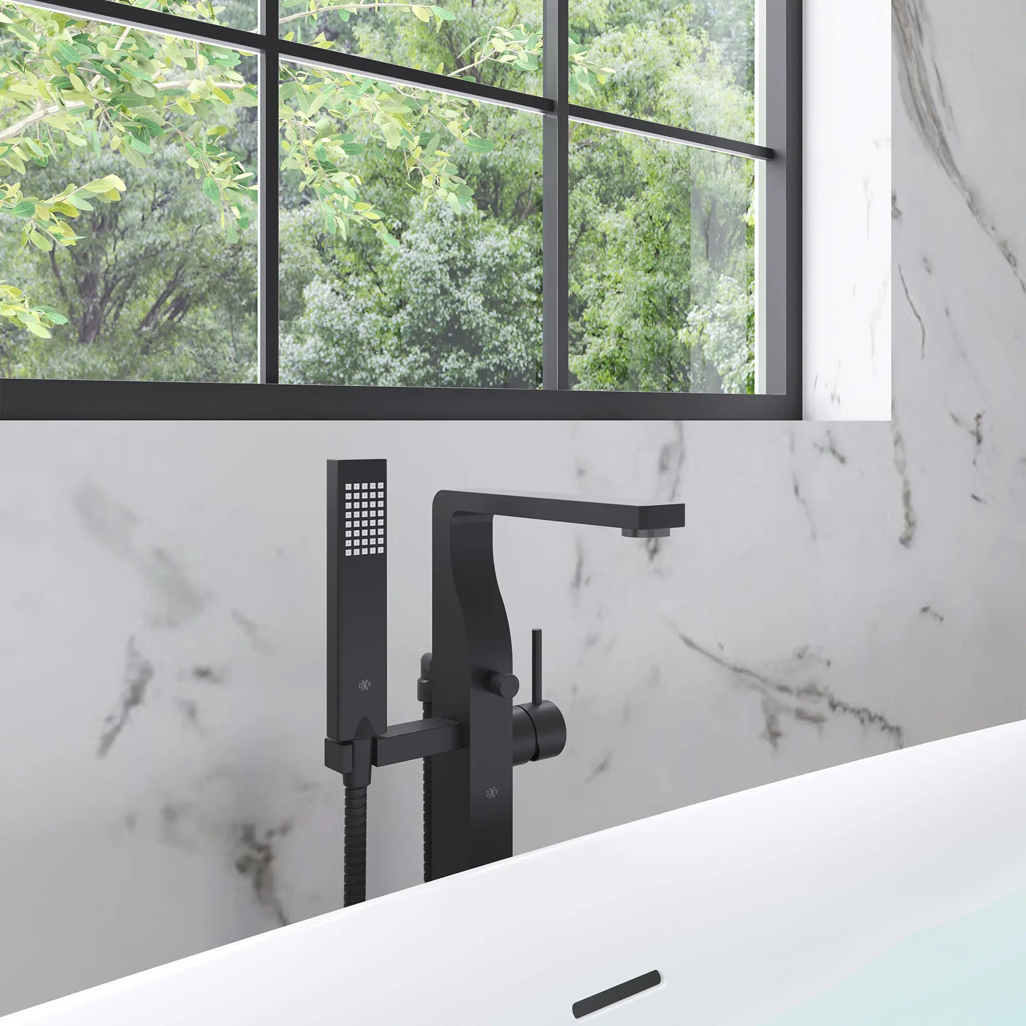 Robinet de bain à installation au plancher Carré avec à douchette et poignée à levier // NOIR MAT // 159642_Equility_Environment_D3590090C.243_0001_Mar2023_CDNwebp.webp