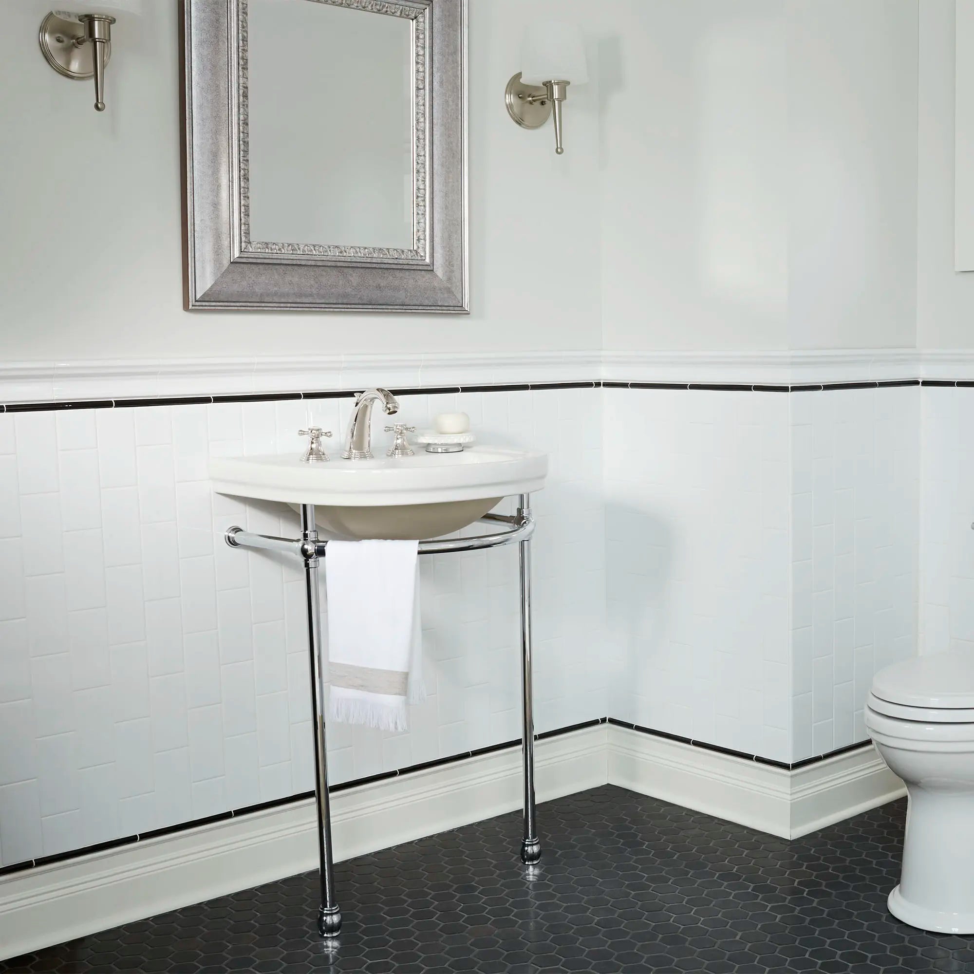 Robinet de lavabo espacé à 2 poignées Ashbee avec poignées en croix // PLATINUM NICKEL // 160042_B-D2215AA104.415_D19000708.002.071_D35101840.150_CDNwebp.webp