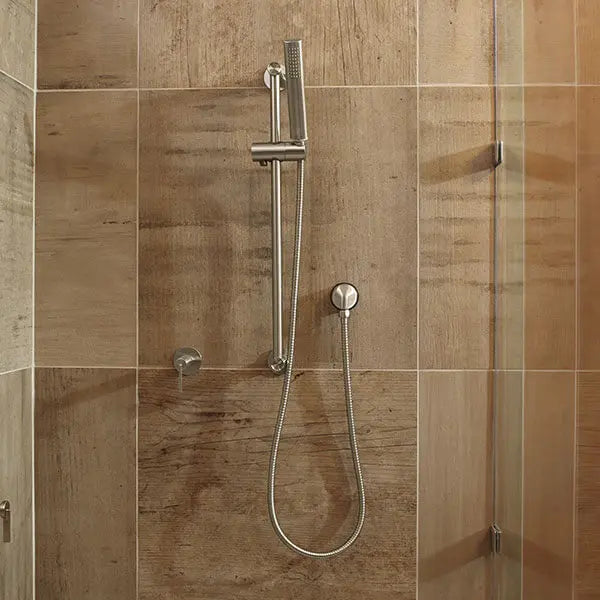 Ensemble de douche personnelle avec douchette Percy // NICKEL BROSSÉ // 160126_D3510579C.144_0_CDNwebp.webp