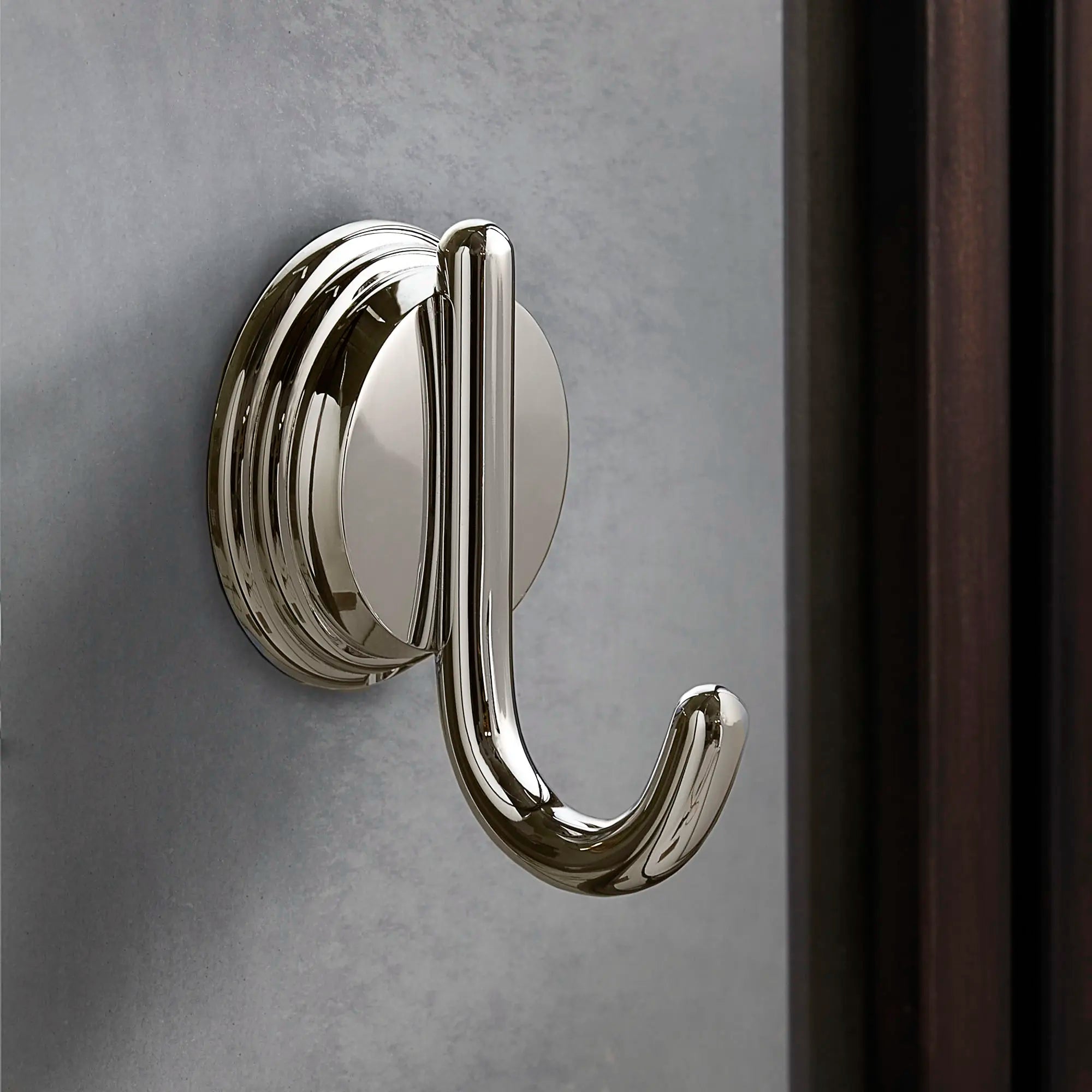 Porte-peignoir Ashbee // PLATINUM NICKEL // 160287_B_D35101210150_CDNwebp.webp