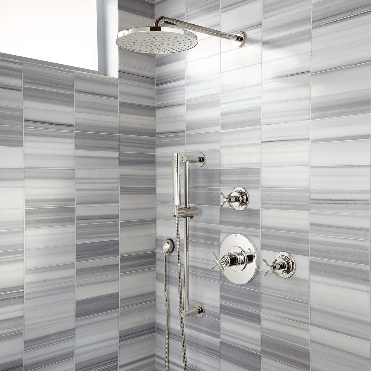 Pomme de douche ronde de 10 po Contemporain // PLATINUM NICKEL // 160298_B-D35105514150_D35105434150_D35105780150_D35700210150_01_0_CDNwebp_b6bc0e81-036d-481e-920a-349a8ef0f4df.webp