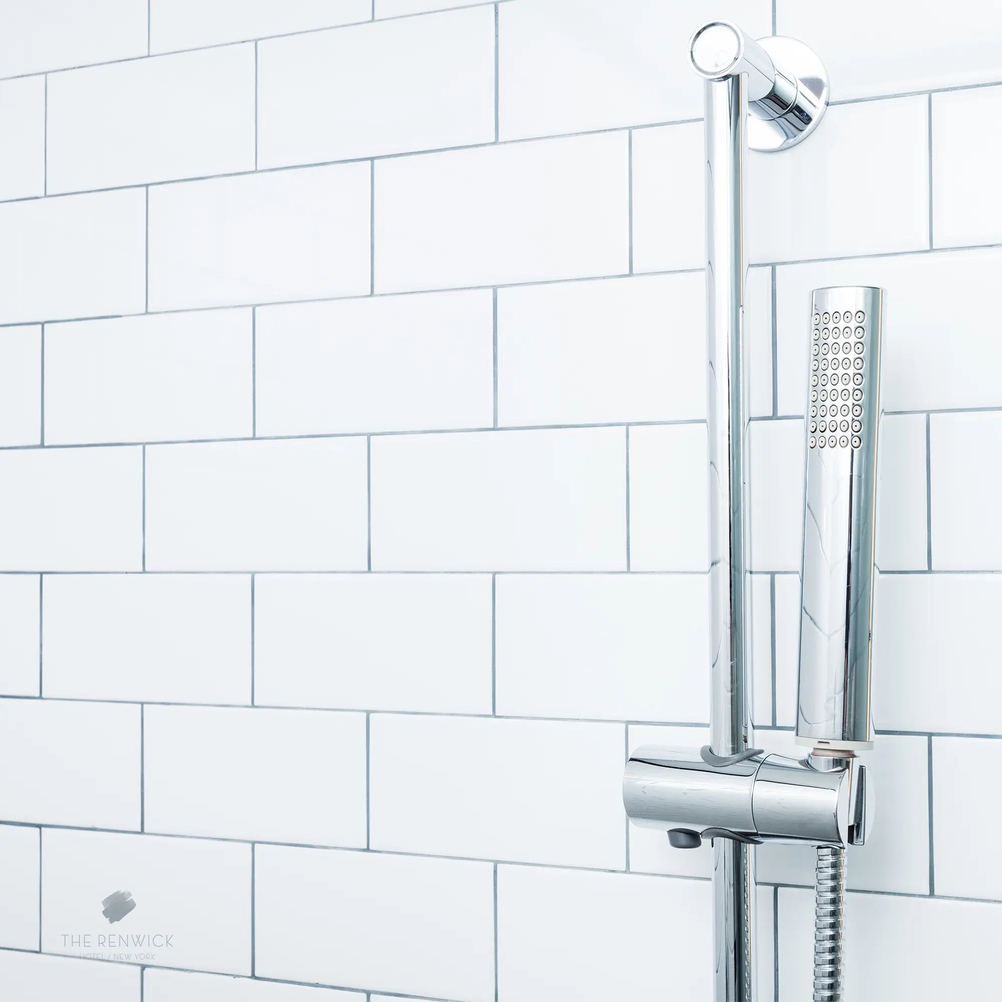 Douchette à fonction unique Contemporain // CHROME POLI // 39836_D35104781100_0_CDNwebp.webp