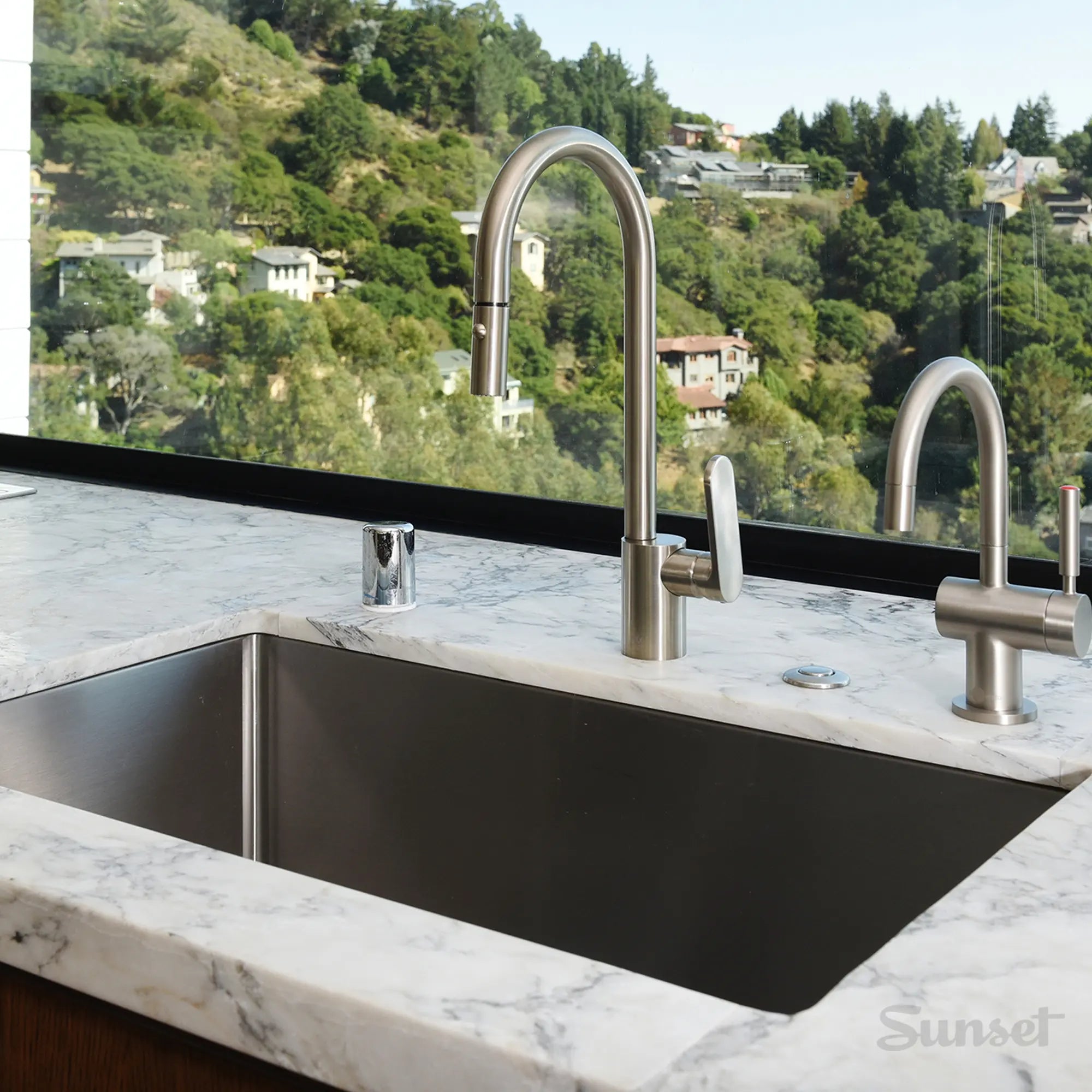 Robinet de cuisine à monocommande Fresno // CHROME POLI // 39897_D35403000100_03_CDNwebp.webp