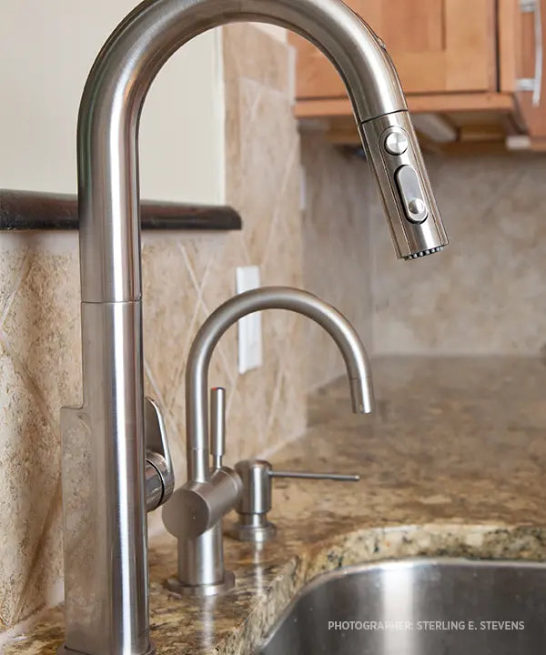 Robinet de cuisine à monocommande Fresno // CHROME POLI // 39909_D35403000100_15_CDNwebp.webp