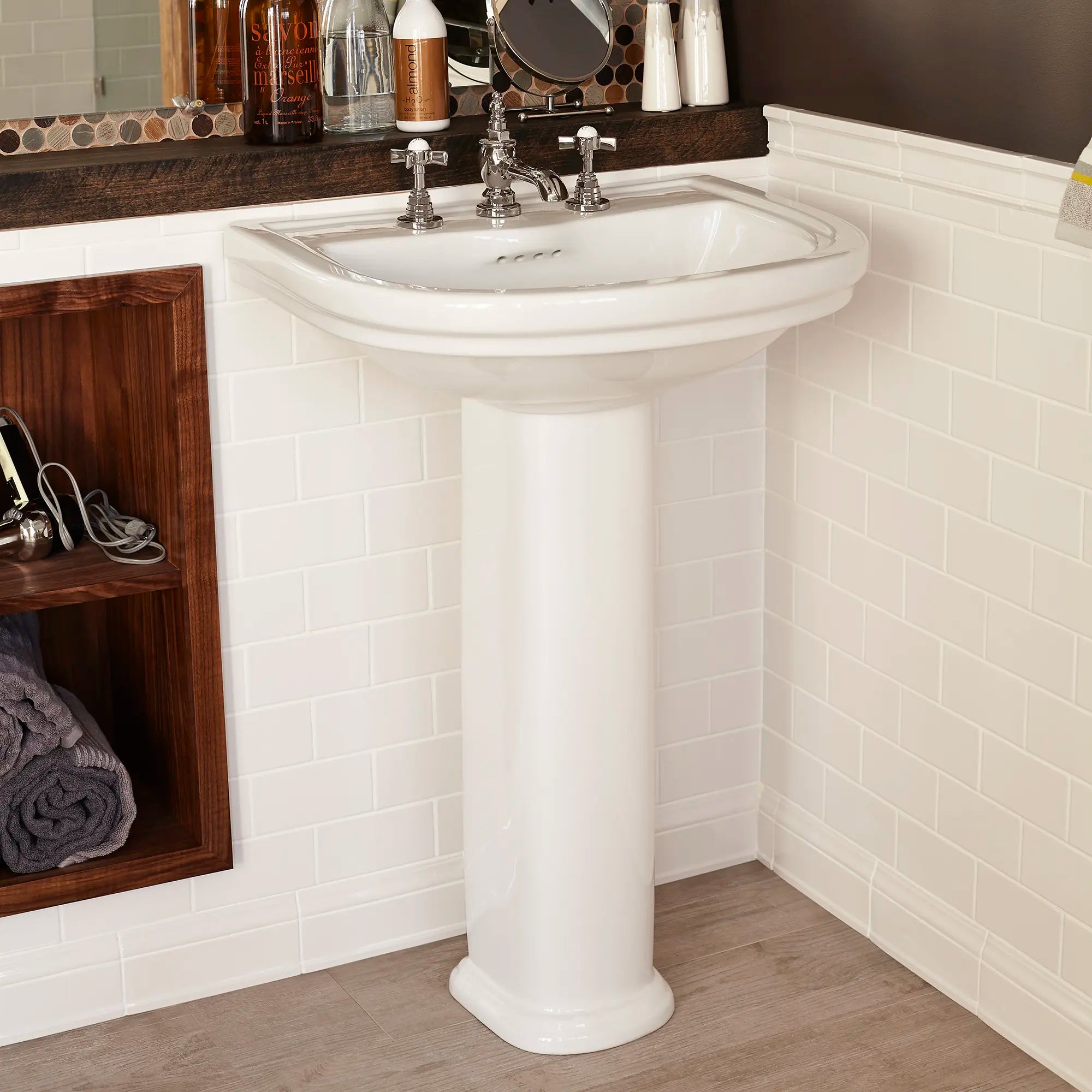 Colonne St. George // CANVAS WHITE // 39988_DXVDesignPanel14LoftyVisions_10_CDNwebp.webp