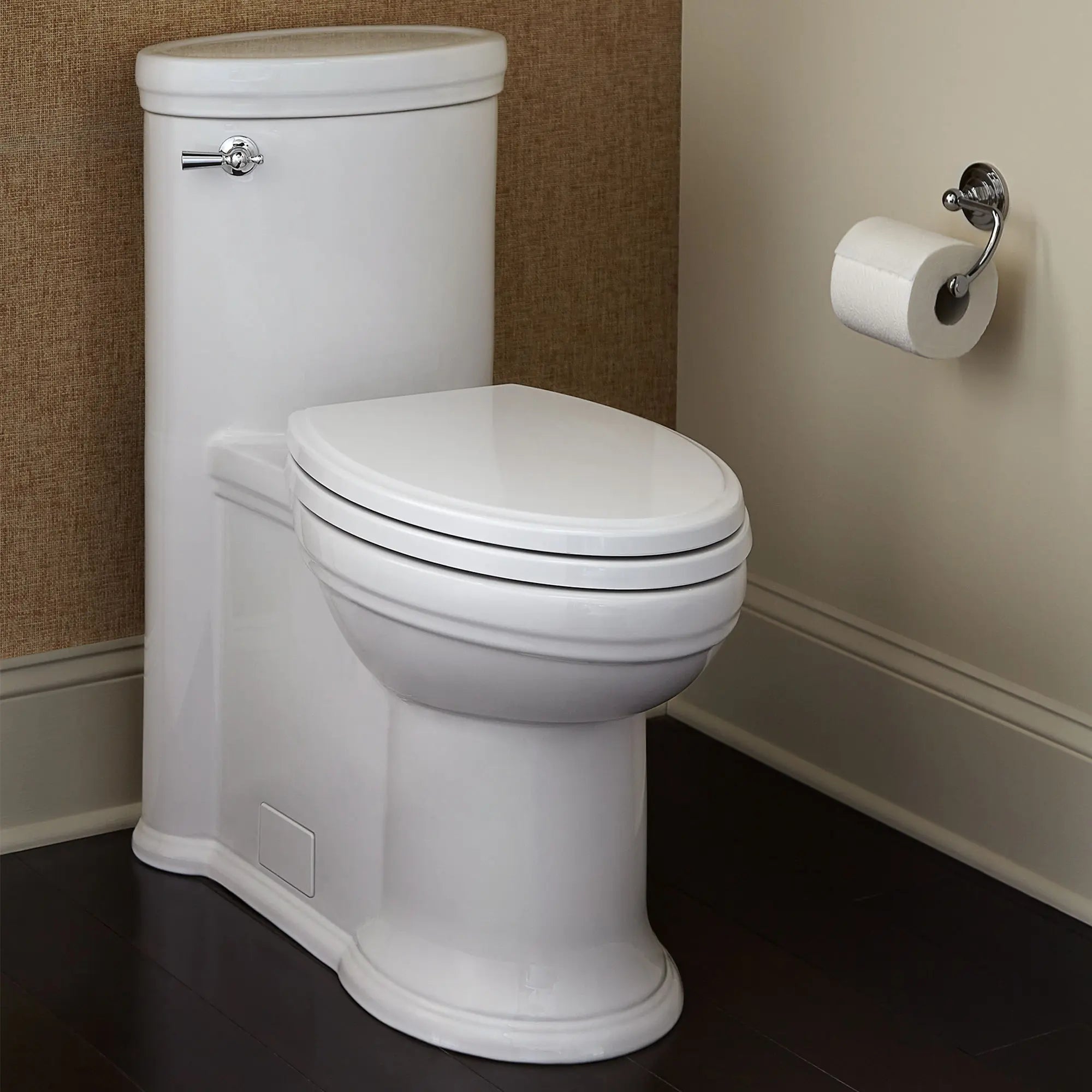 Toilette St. George monopièce à cuvette allongée à hauteur de chaise avec siège // CANVAS WHITE // 40484_B_D22000C101.415_01_CDNwebp.webp