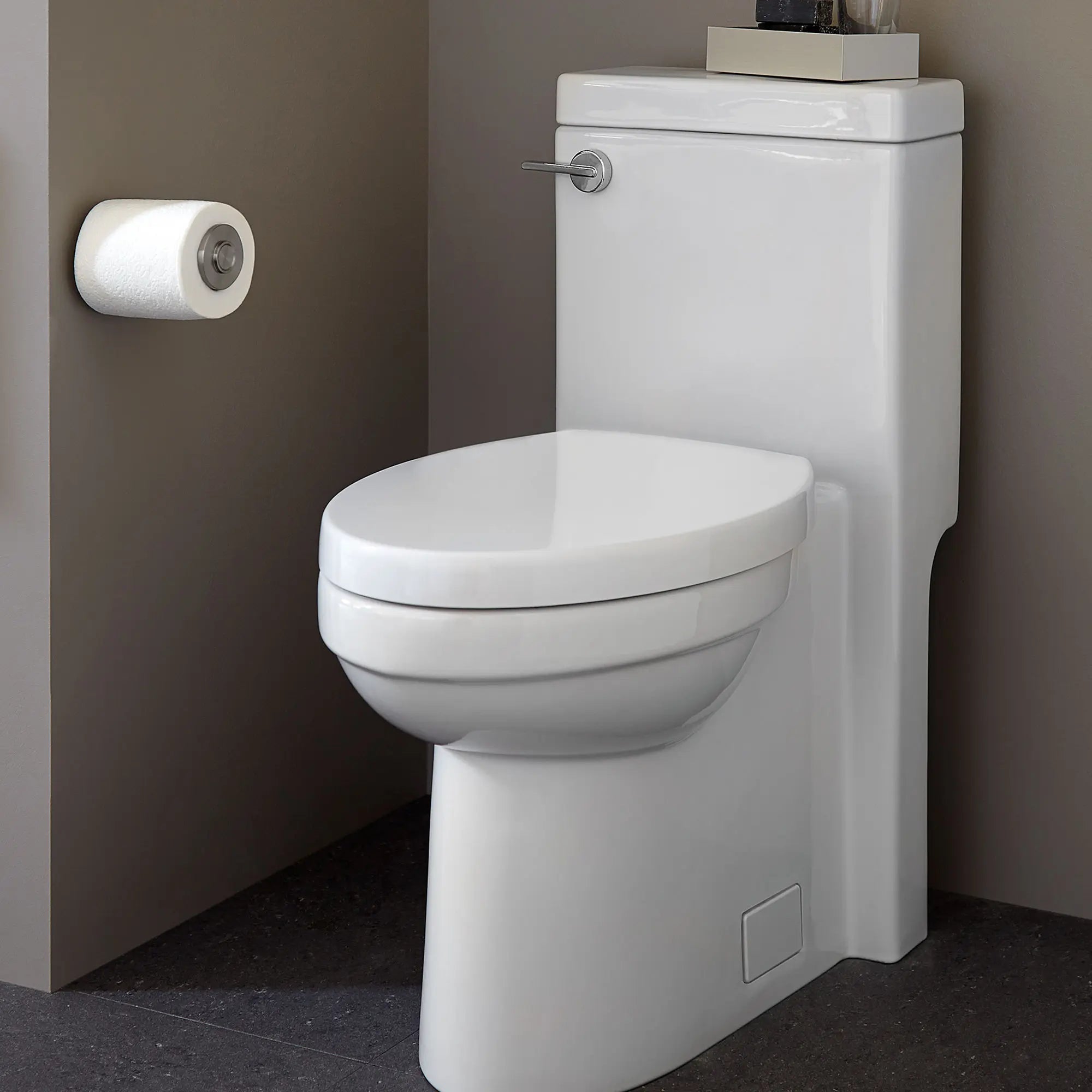 Toilette Cossu monopièce à cuvette allongée à hauteur de chaise avec siège // CANVAS WHITE // 40488_B_D22015F101.415_01_CDNwebp.webp