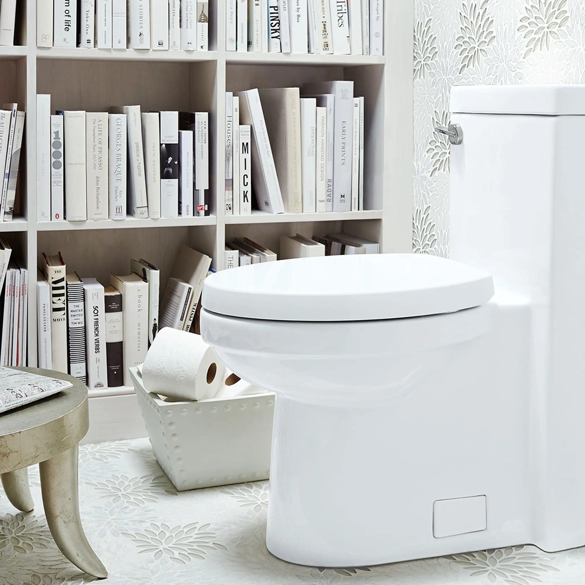 Toilette Cossu monopièce à cuvette allongée à hauteur de chaise avec siège // CANVAS WHITE // 40491_B_D22015F101.415_02_CDNwebp.webp