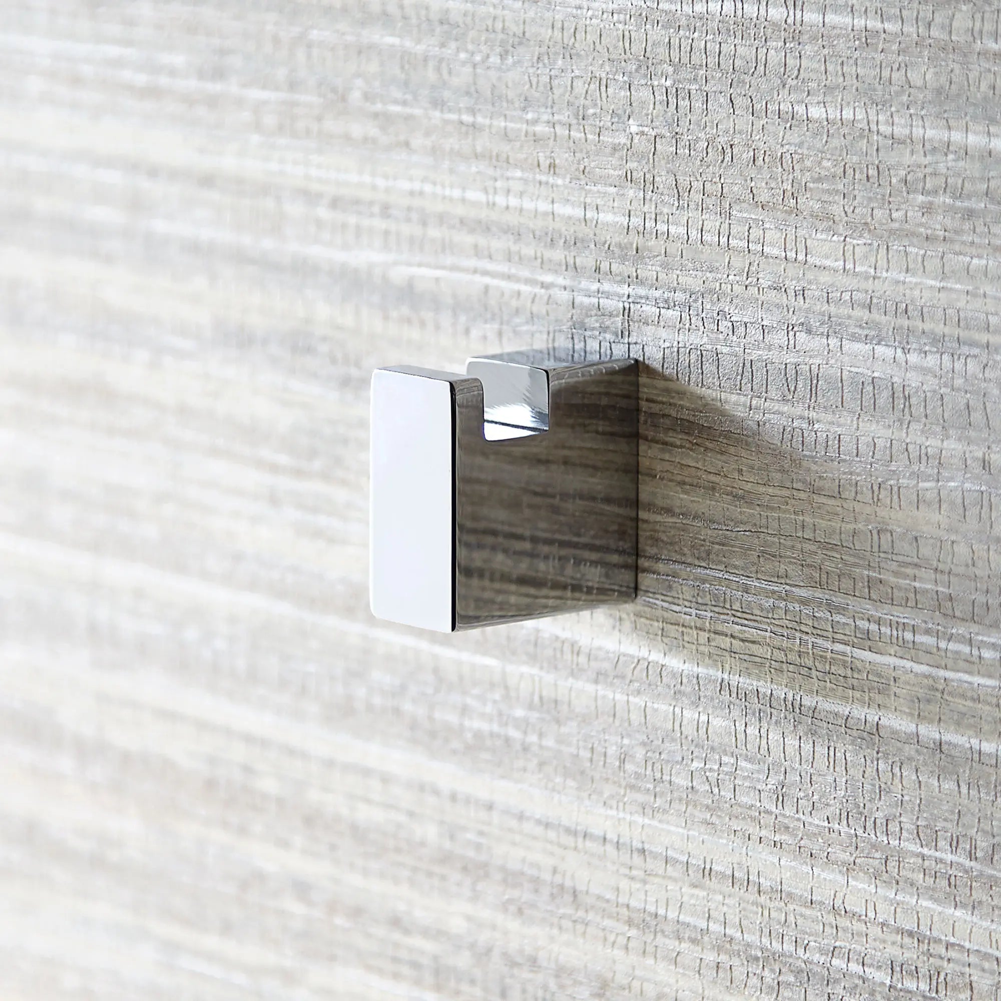 Porte-peignoir Rem // CHROME POLI // 40504_B_D35100210100_CDNwebp.webp