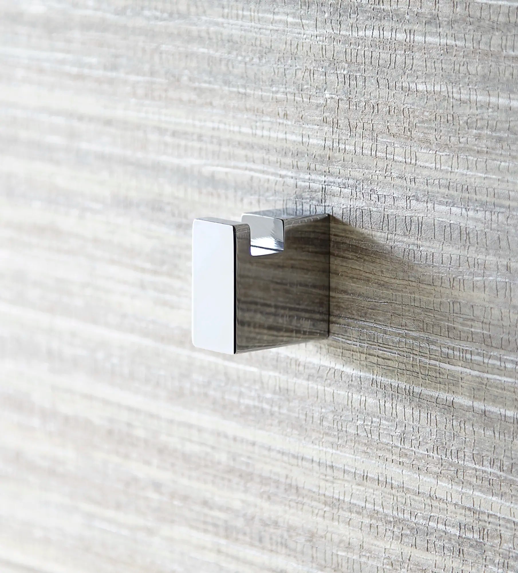 Porte-peignoir Rem // CHROME POLI // 40506_B_D35100210100_CDNwebp.webp