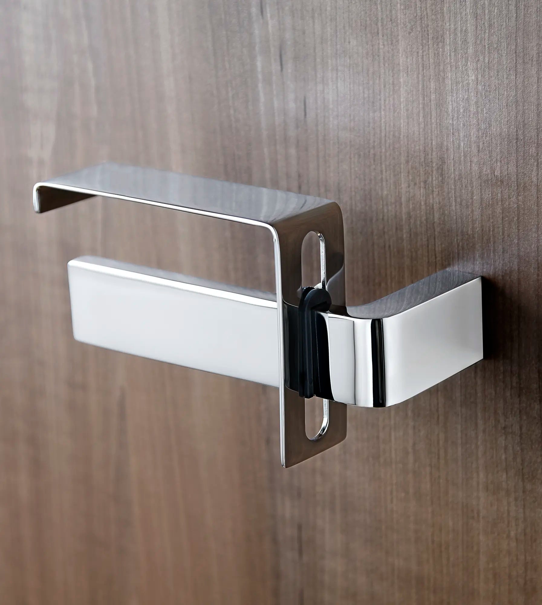Porte-papier hygiénique Rem // CHROME POLI // 40509_B_D35100235100_0_CDNwebp_25555aaf-b6b0-493a-9515-0527763fc351.webp