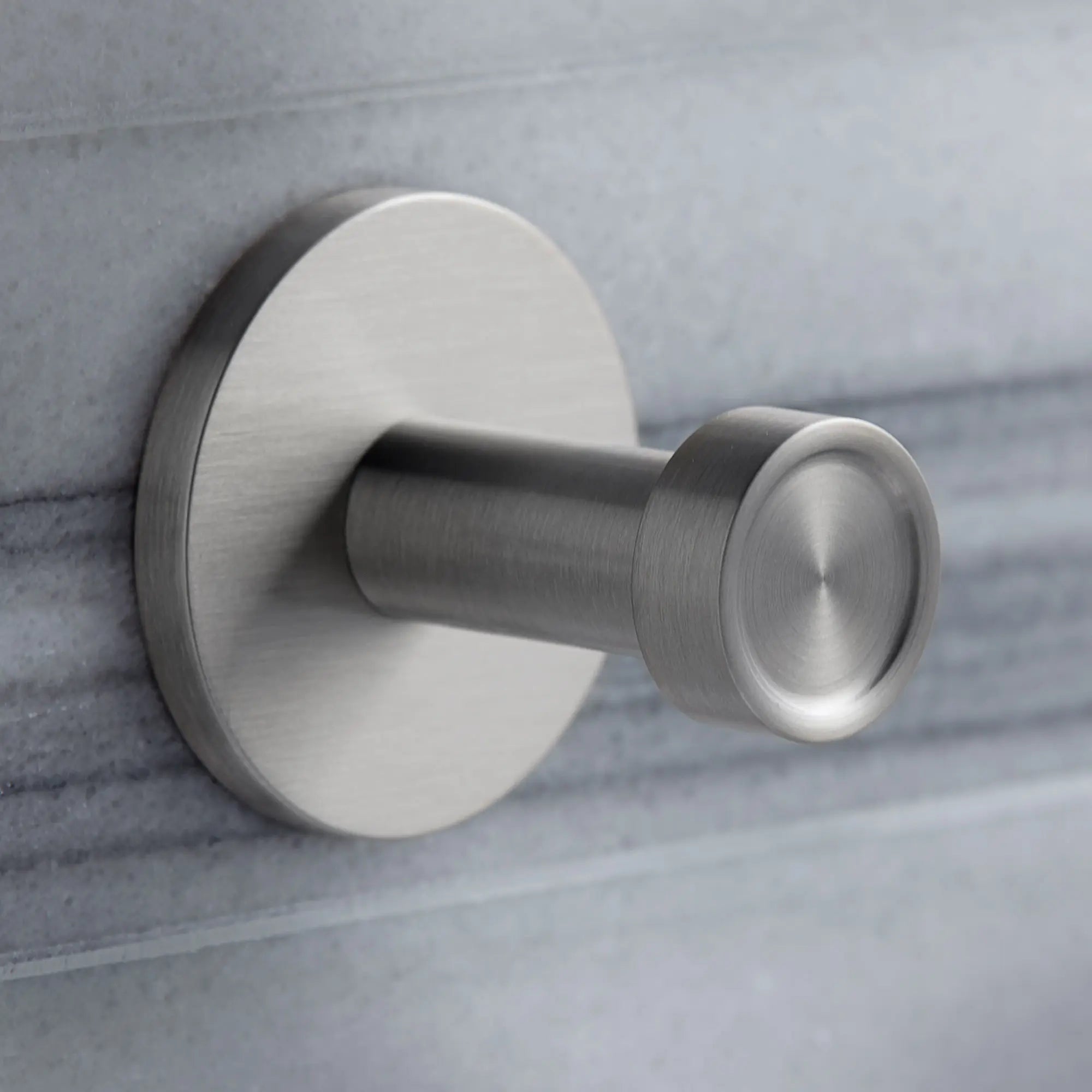 Porte-peignoir Percy // NICKEL BROSSÉ // 40546_B_D35105210144_0_CDNwebp.webp