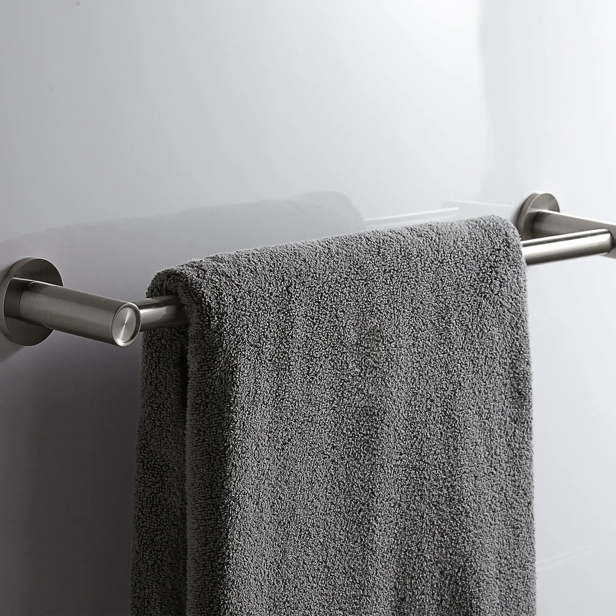 Porte-serviettes de 24 po Percy // NICKEL BROSSÉ // 40551_B_D35105240144_0_CDNwebp.webp