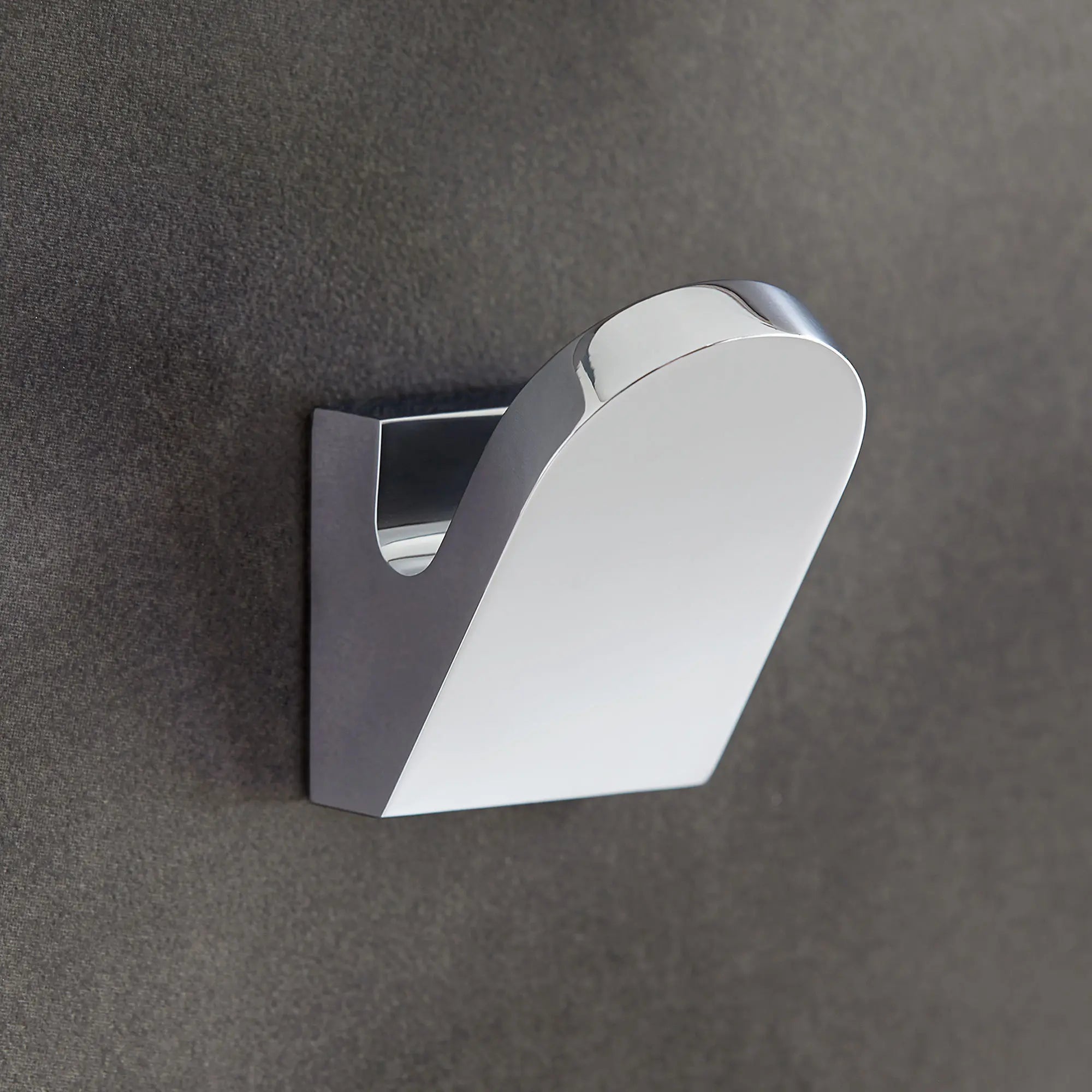 Porte-peignoir Equility // CHROME POLI // 40592_B_D35109210100_0_CDNwebp.webp