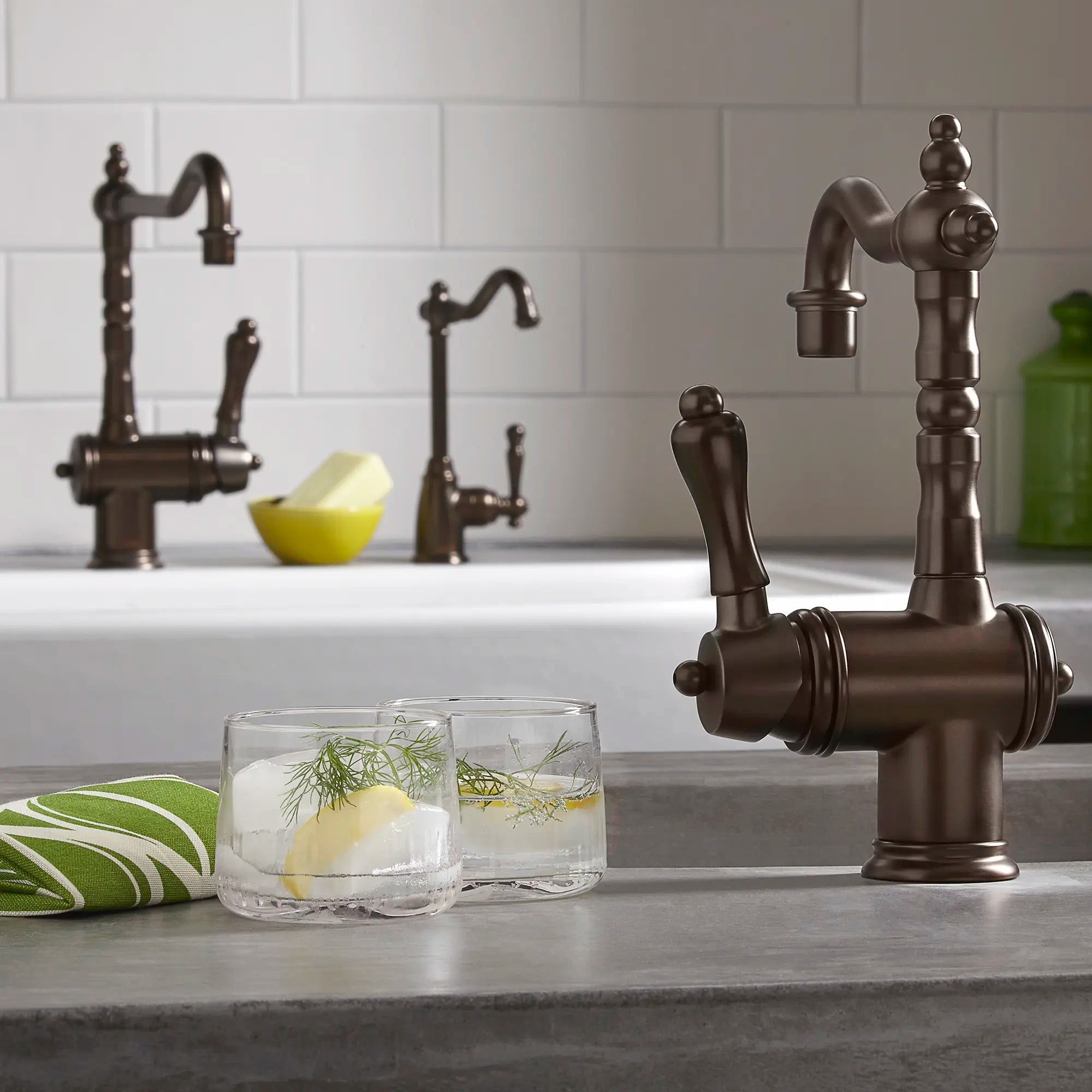 Robinet de bar Victorian // CARBON BRONZE // 40687_C-D35402400110_D35402000110_D35402700110_02_CDNwebp.webp