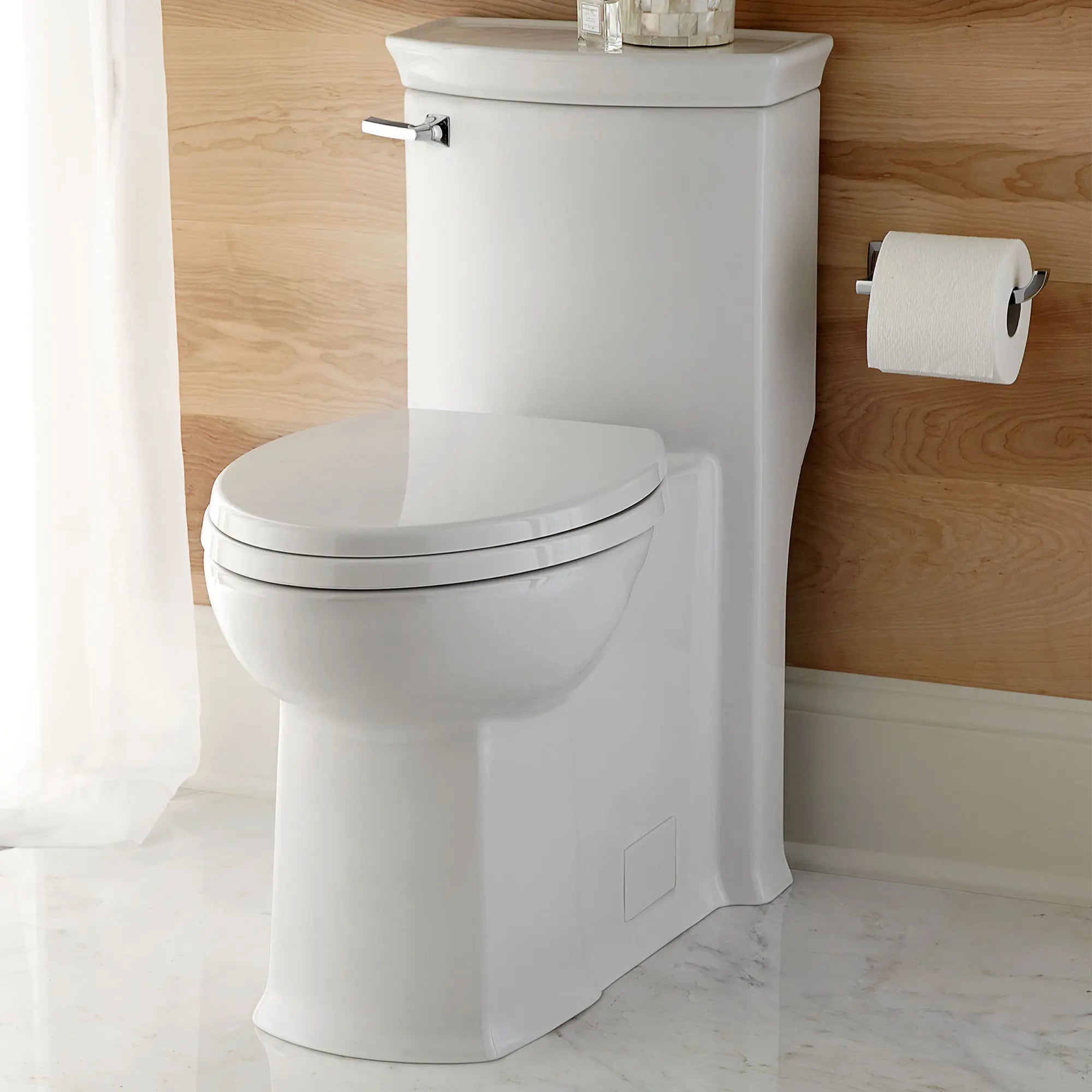 Toilette Wyatt monopièce à cuvette allongée à hauteur de chaise avec siège // CANVAS WHITE // 41028_B_D22005C101415_CDNwebp.webp