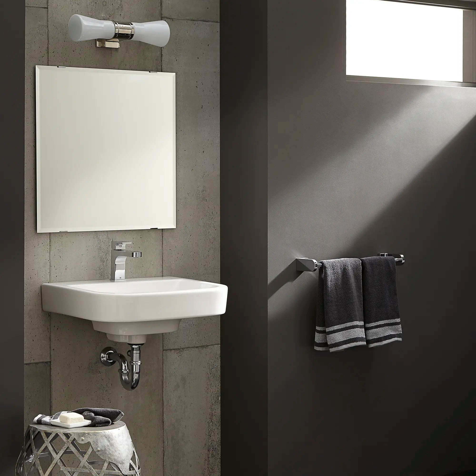 Lavabo murale de 22 po Equility - monotrou // CANVAS WHITE // 41056_C_D24434A200.415_D20075001.415_D35109100.100_1_CDNwebp.webp