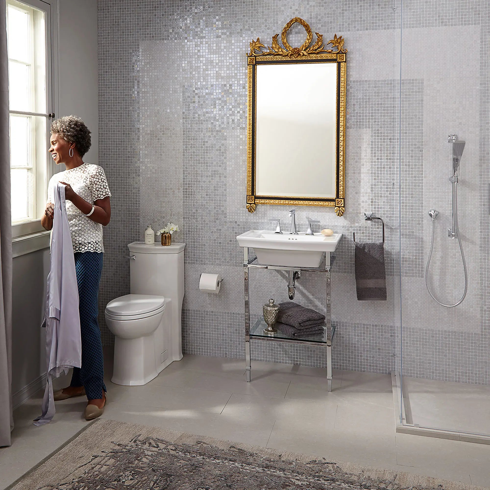Toilette Wyatt monopièce à cuvette allongée à hauteur de chaise avec siège // CANVAS WHITE // 41109_L-D22005C101415_01_CDNwebp.webp