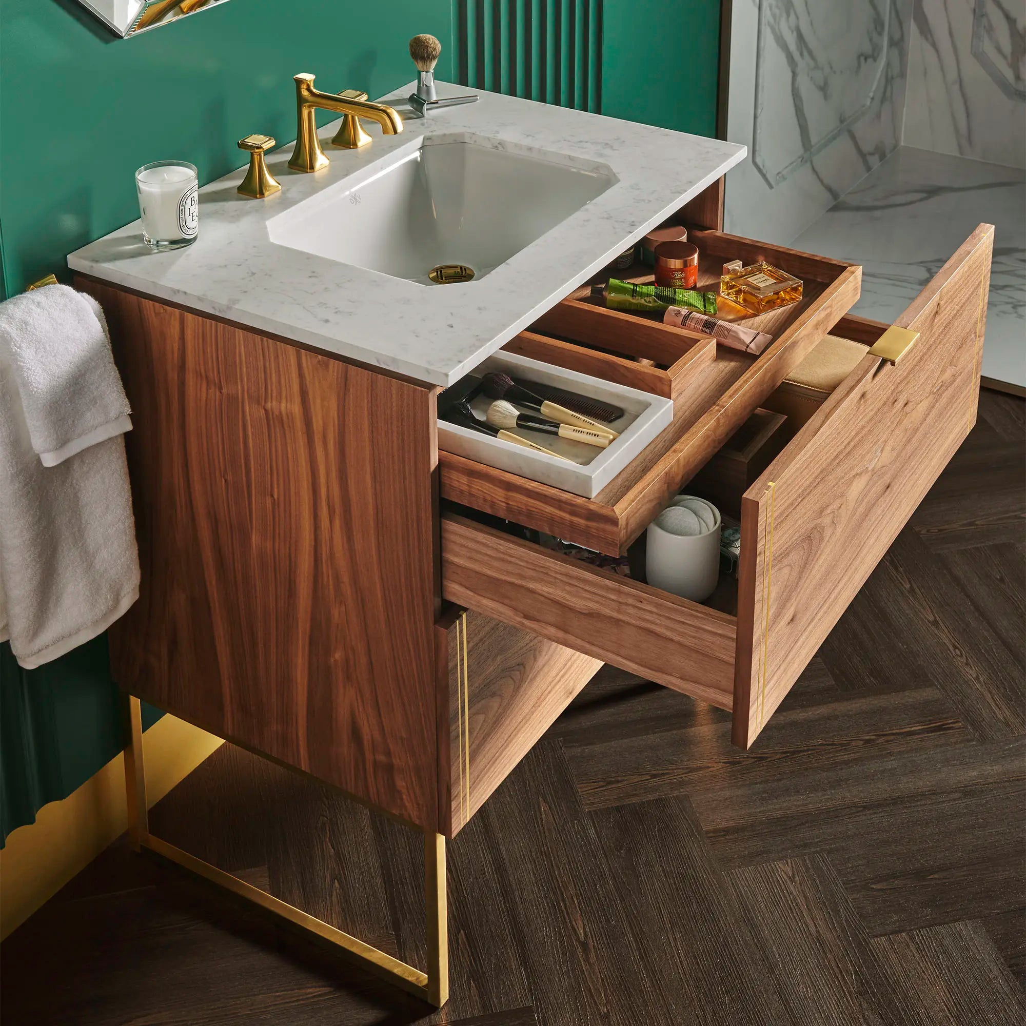 Meuble-lavabo en noyer 30 po Belshire // WARM WALNUT // 83469_B-D19086030329_CDNwebp.webp