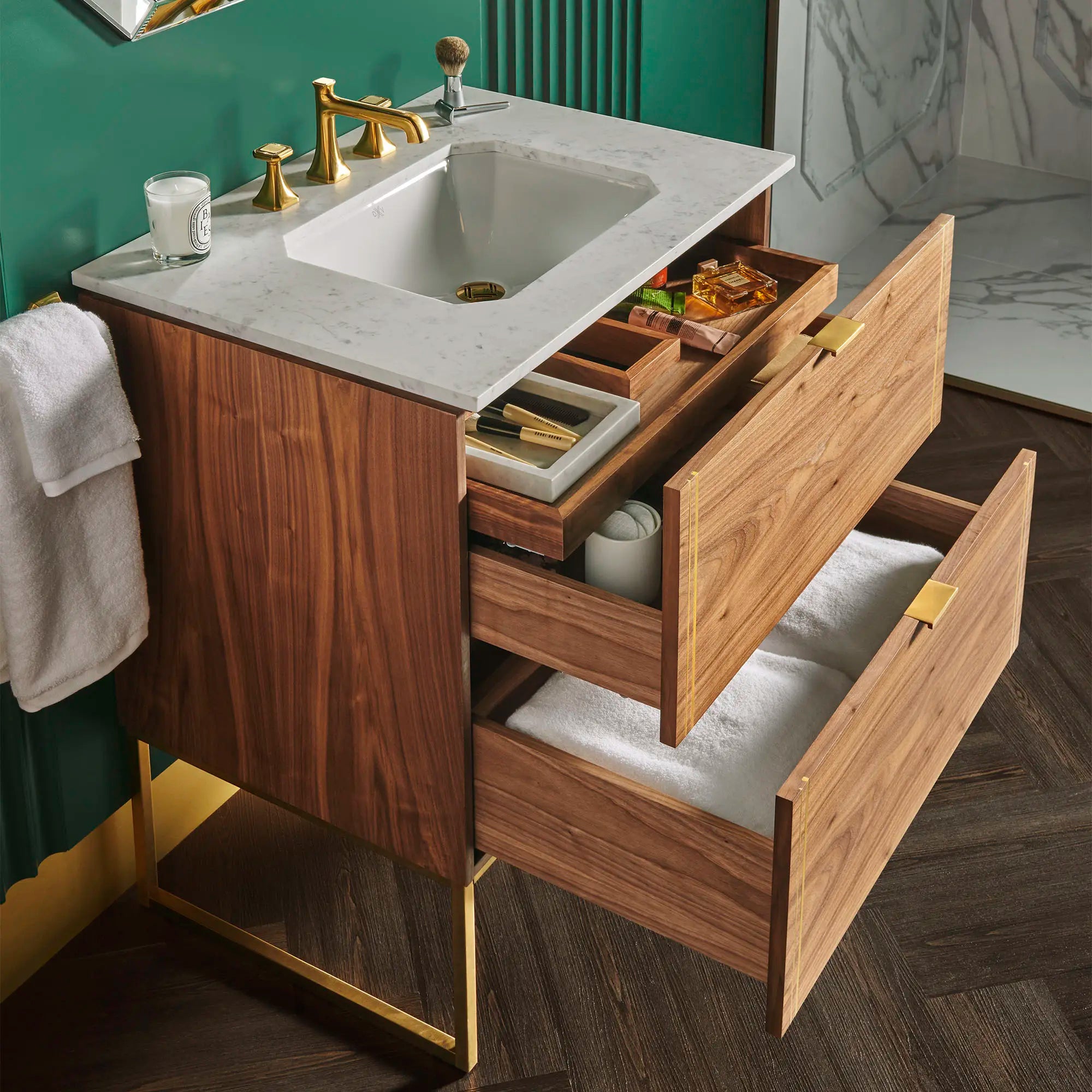 Meuble-lavabo en noyer 30 po Belshire // WARM WALNUT // 83482_B-D19086030329_1_CDNwebp.webp