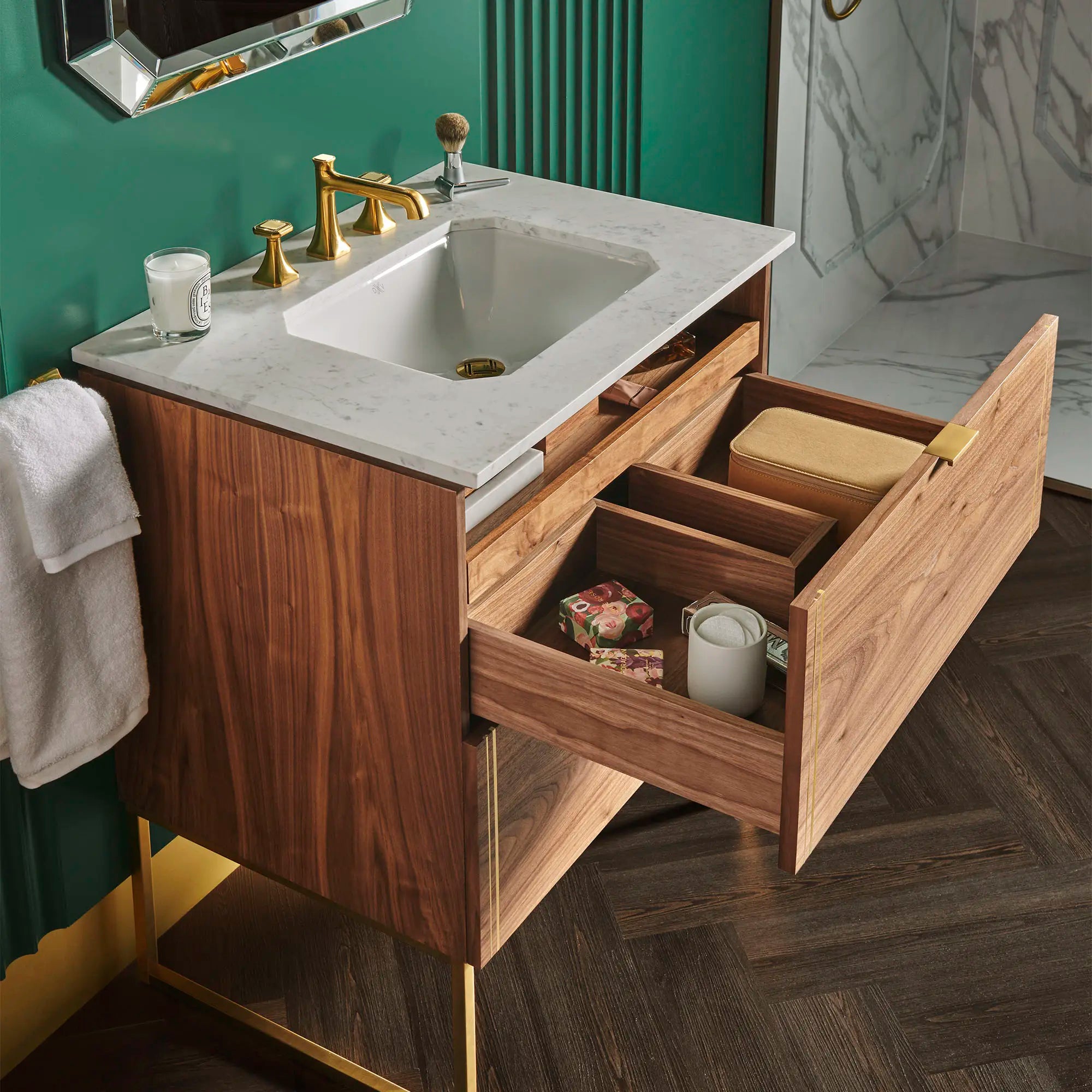 Meuble-lavabo en noyer 30 po Belshire // WARM WALNUT // 83497_B-D19086030329_2_CDNwebp.webp