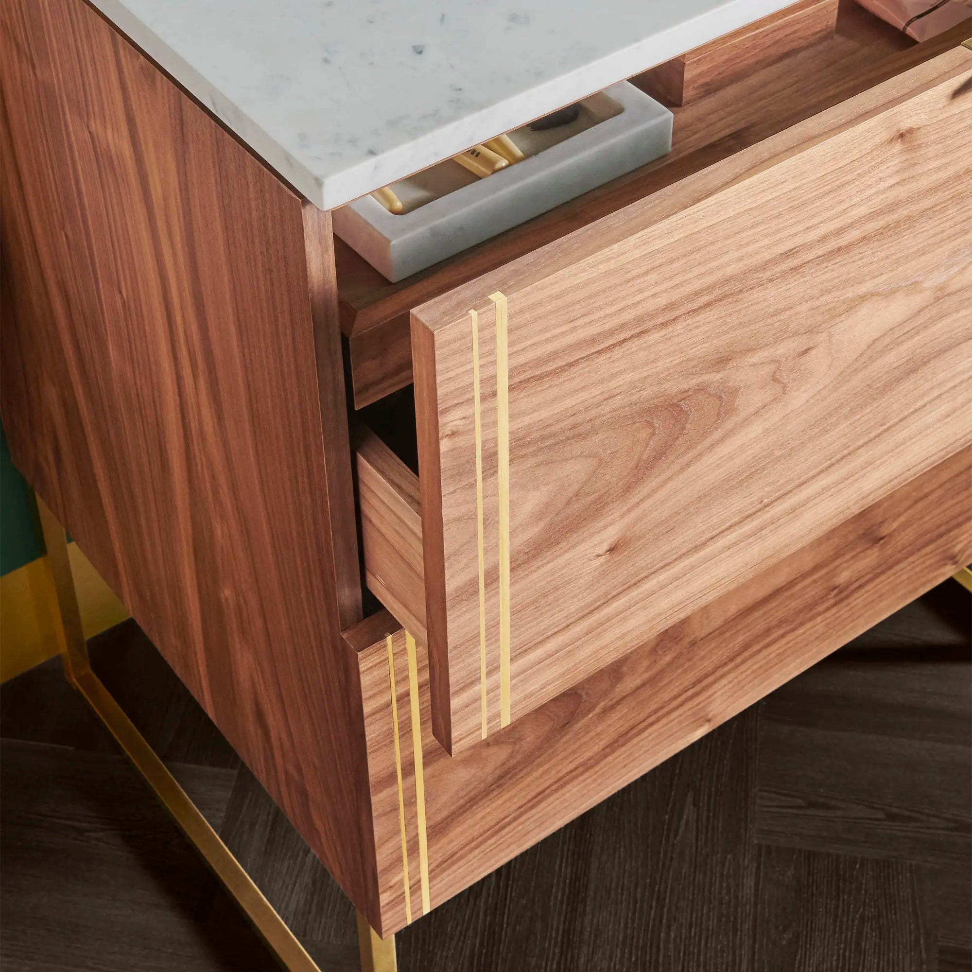 Meuble-lavabo en noyer 30 po Belshire // WARM WALNUT // 83510_B-D19086030329_4_CDNwebp.webp