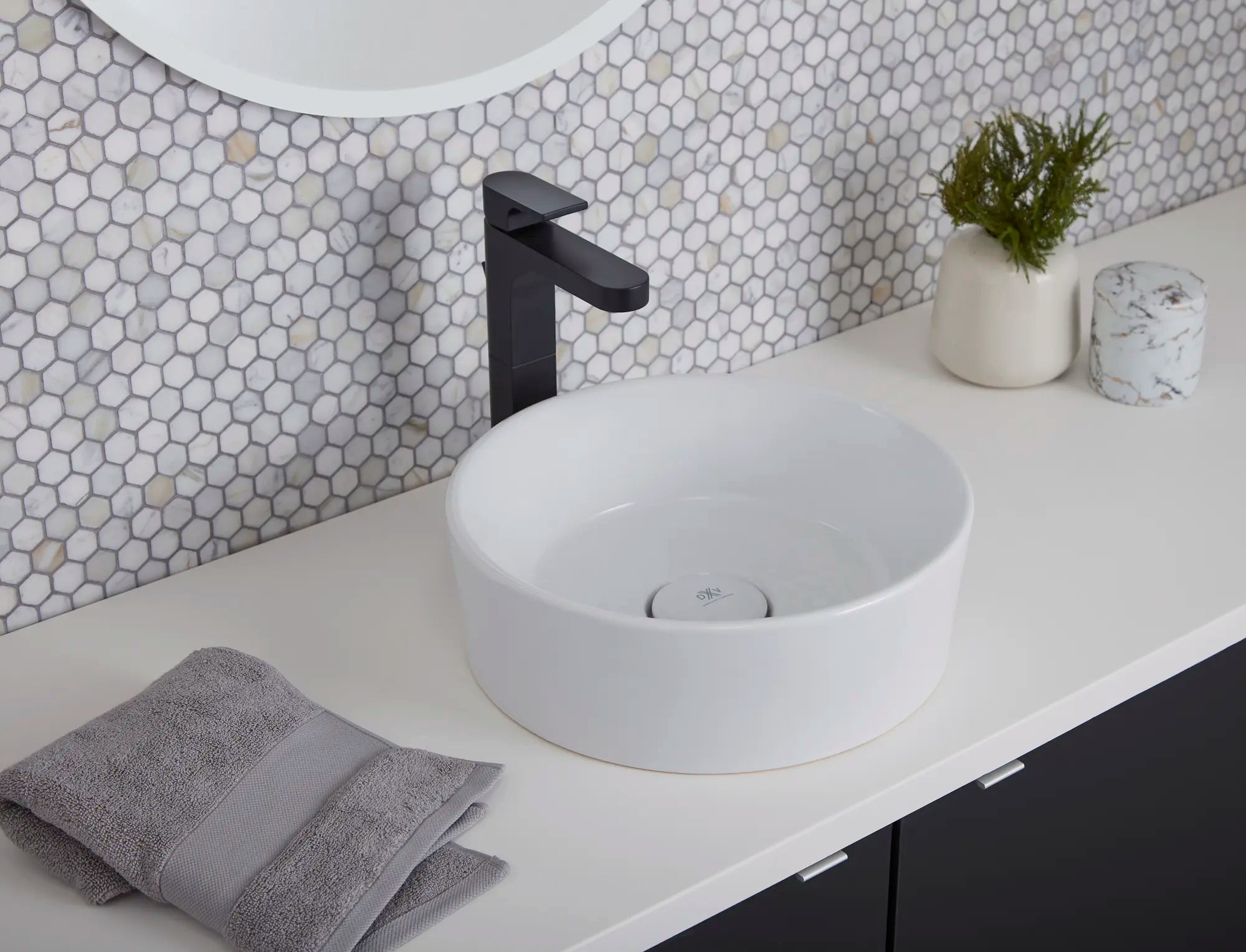 Robinet de lavabo vasque monotrou à poignée unique Equility // NOIR MAT // 84615_B-D3510915C243_CDNwebp.webp