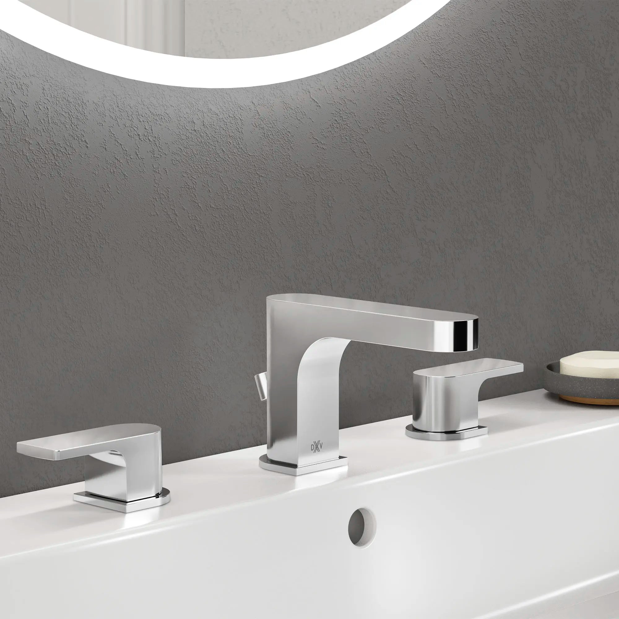 Robinet de lavabo espacé à 2 poignées Equility avec poignées à levier // CHROME POLI // 84686_B-D35109800100_CDNwebp.webp