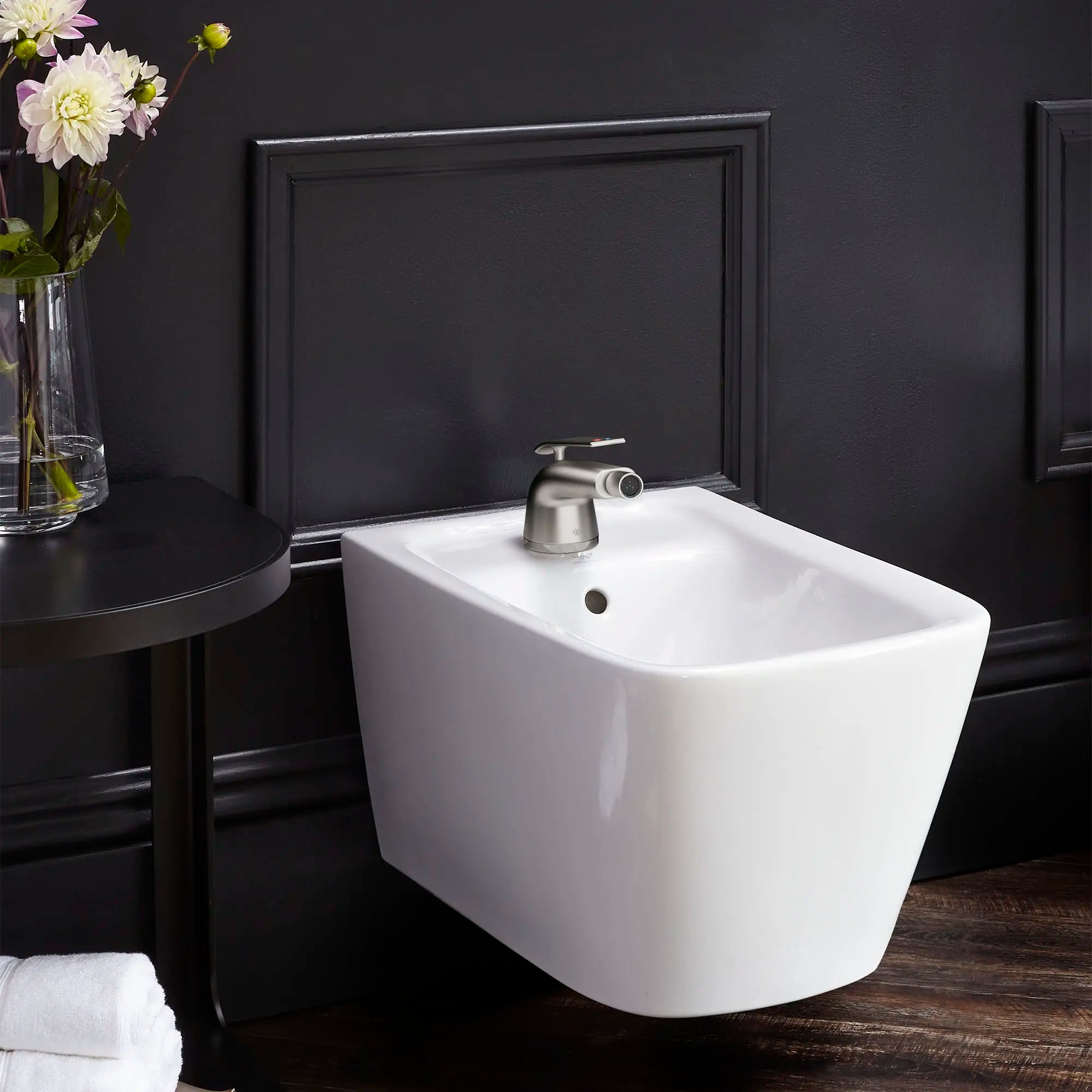Robinet pour bidet DXV Modulus avec indicateurs rouge et bleu sur la poignée // NICKEL BROSSÉ // 84740_B-D35120012RB144_CDNwebp.webp