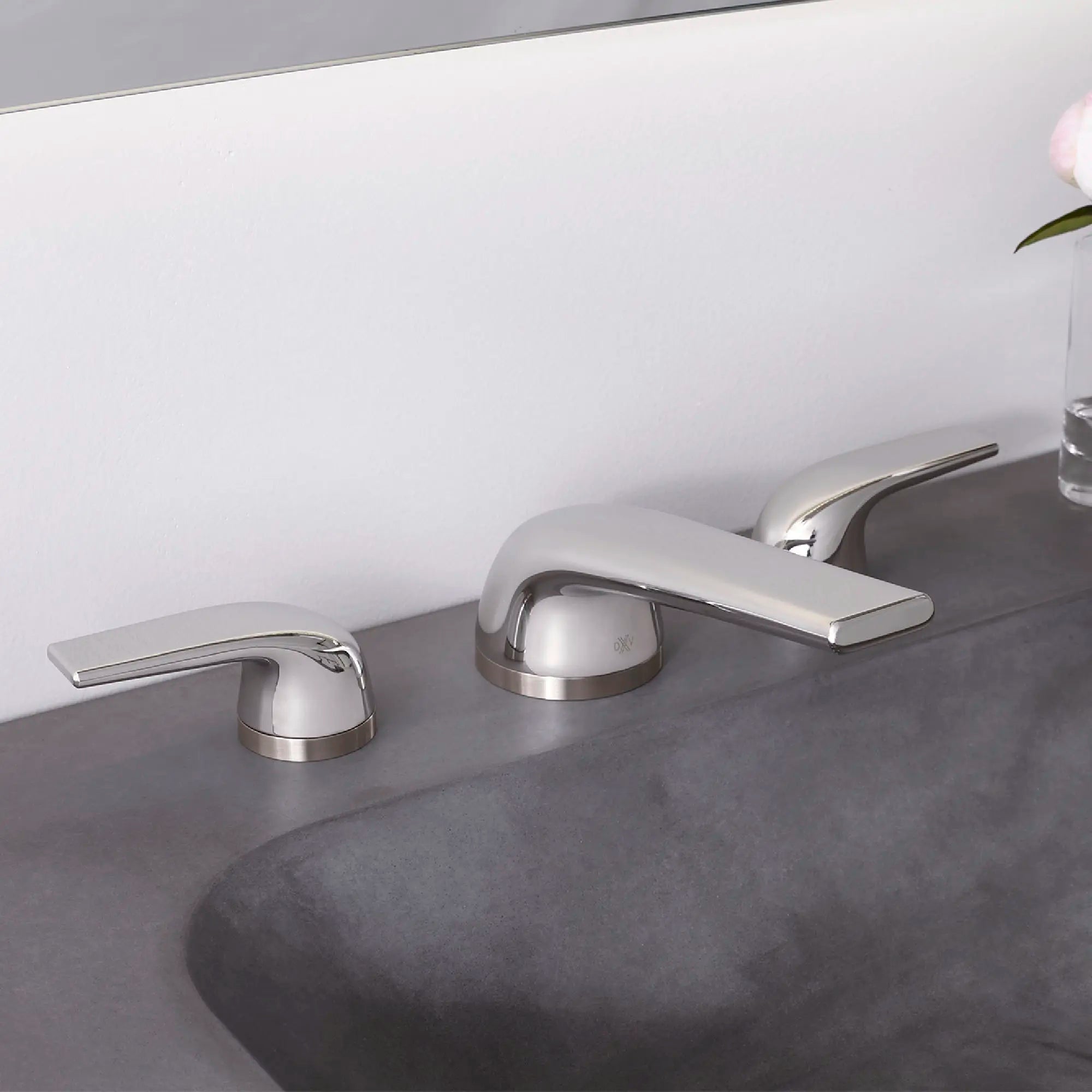 Robinet de lavabo espacé à 2 poignées DXV Modulus avec poignées à levier // NICKEL BROSSÉ // 84886_B-D35120802100_CDNwebp.webp
