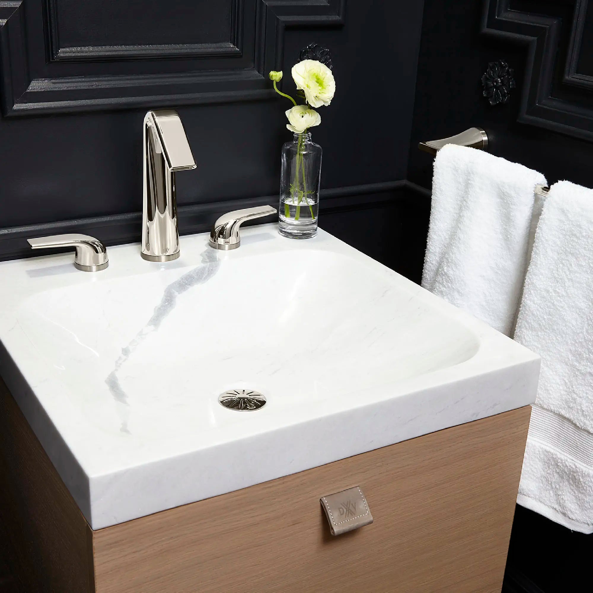 Robinet bec arqué de lavabo espacé à 2 poignées DXV Modulus avec poignées à levier // PLATINUM NICKEL // 84912_B-D35120822150_CDNwebp.webp