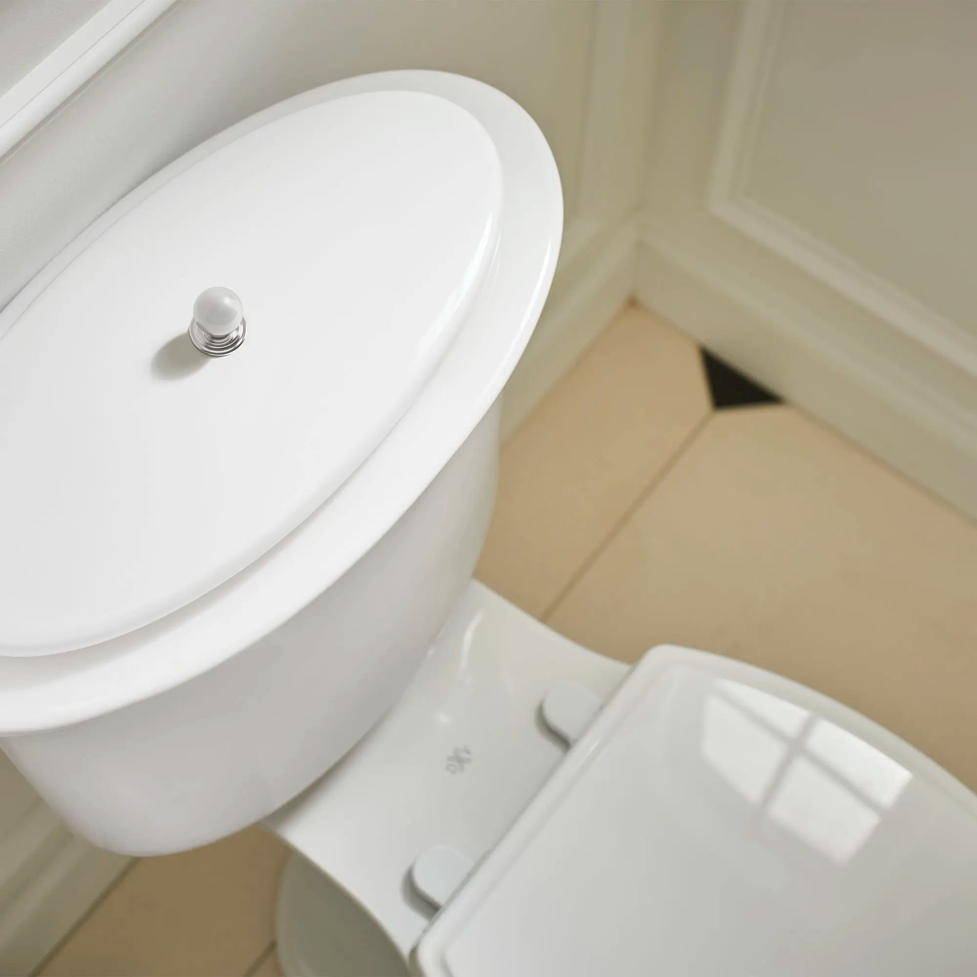 Toilette Oak Hill, 2 pièces à cuvette allongée à hauteur de chaise avec siège // CANVAS WHITE // 85003_B-D35155235.100_7381646-200.1000A_D2203AA100.415_CDNwebp.webp