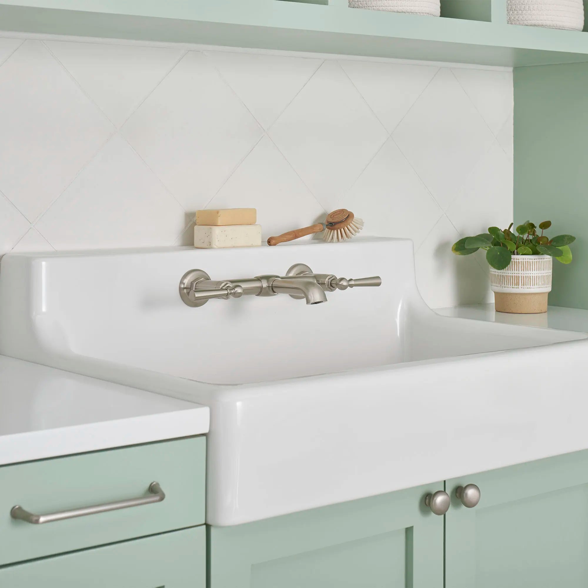Porte-serviettes de 24 po Oak Hill // NICKEL BROSSÉ // 85051_B-D3515545C.144_D20155002.415_CDNwebp.webp