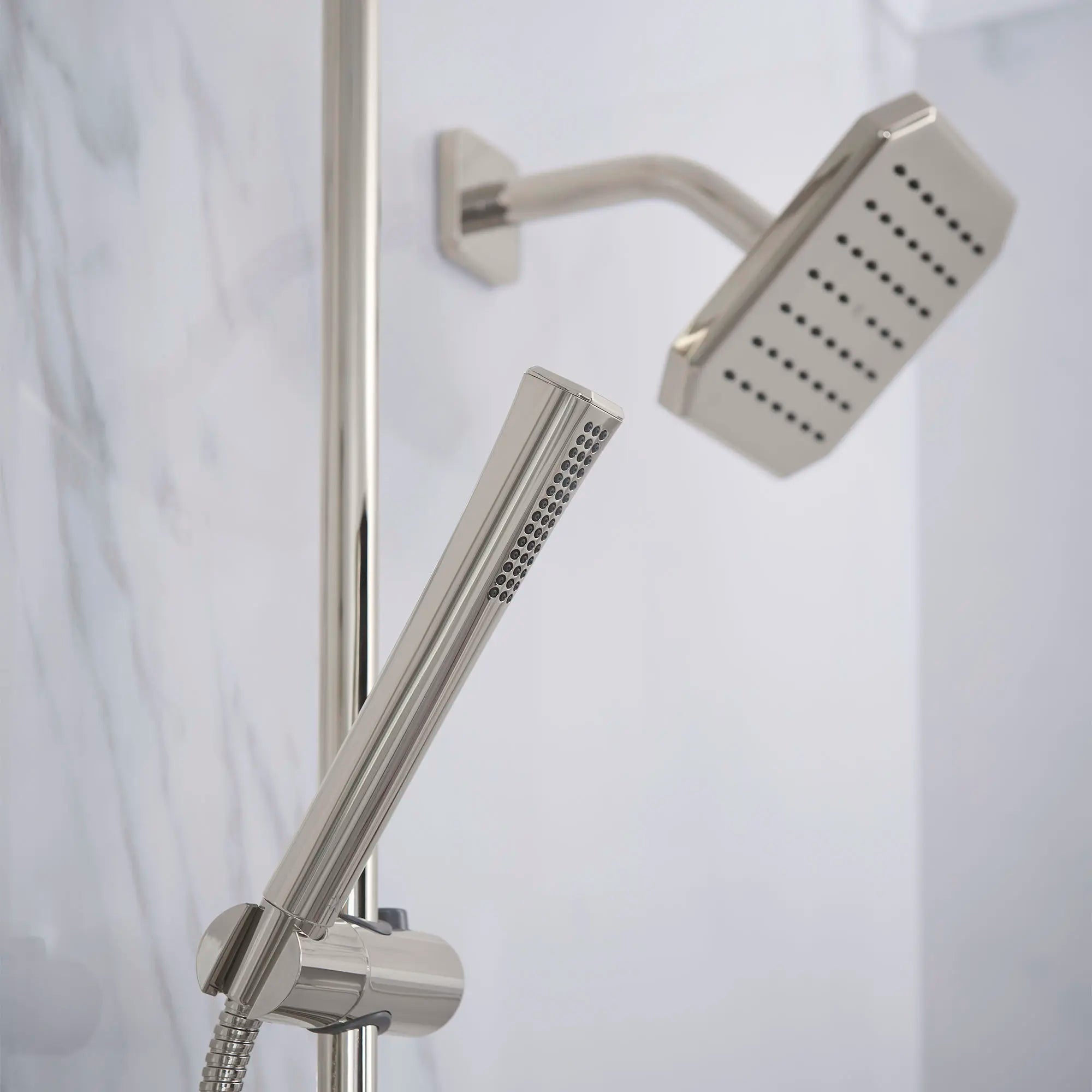 Douchette avec barre murale réglable en hauteur Belshire // PLATINUM NICKEL // 85522_B-D35170106150_D35170527150_D35170780150_2_CDNwebp.webp