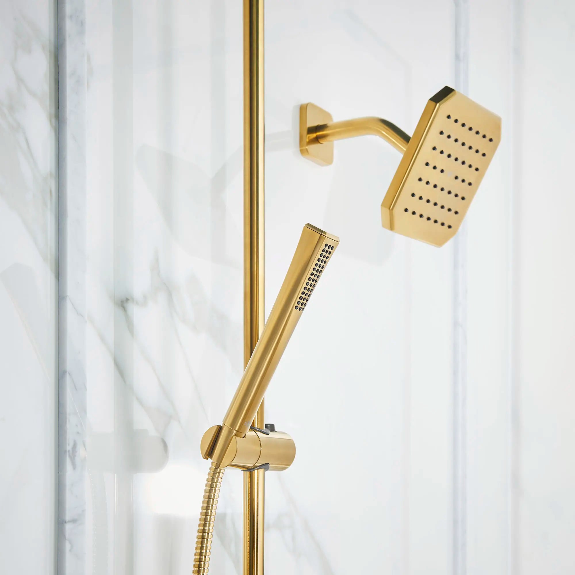 Garniture pour robinet thermostatique à deux poignées Belshire avec poignées pleines // SATIN BRASS // 85526_B-D35170106427_D35170529427_D35170780_CDNwebp.webp
