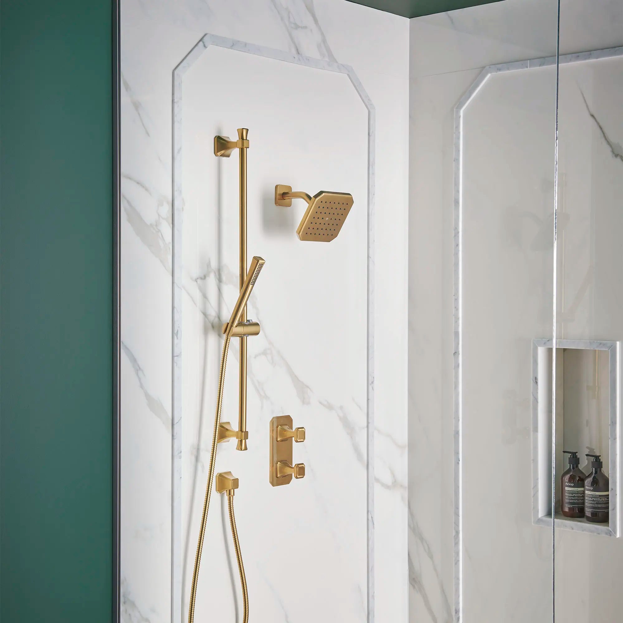 Douchette à fonction simple Traditionnel // SATIN BRASS // 85544_B-D35170106427_D35170529427_D35170780427_1_CDNwebp.webp