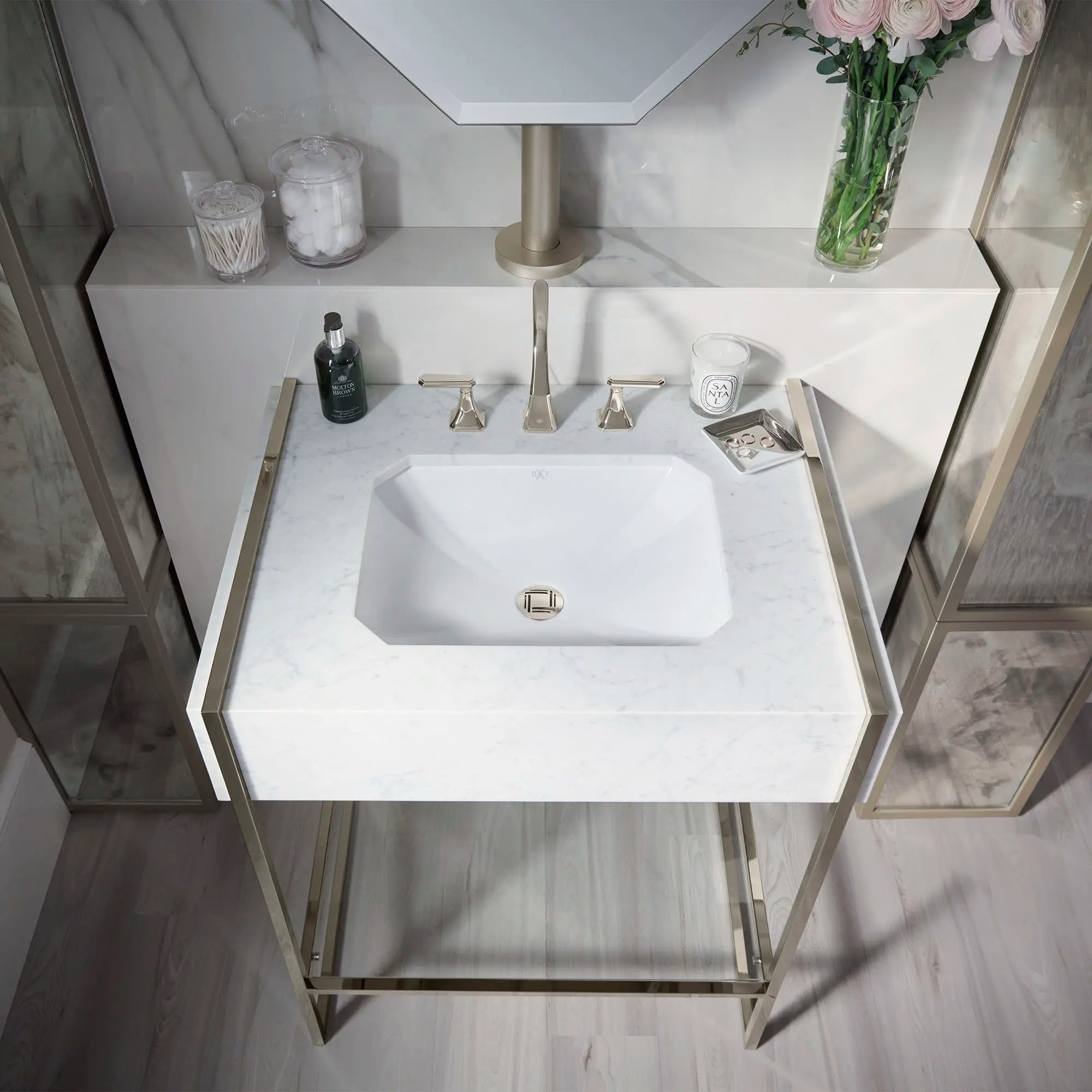 Robinet bec arqué de lavabo Belshire // PLATINUM NICKEL // 85729_B-D35170820150_CDNwebp.webp