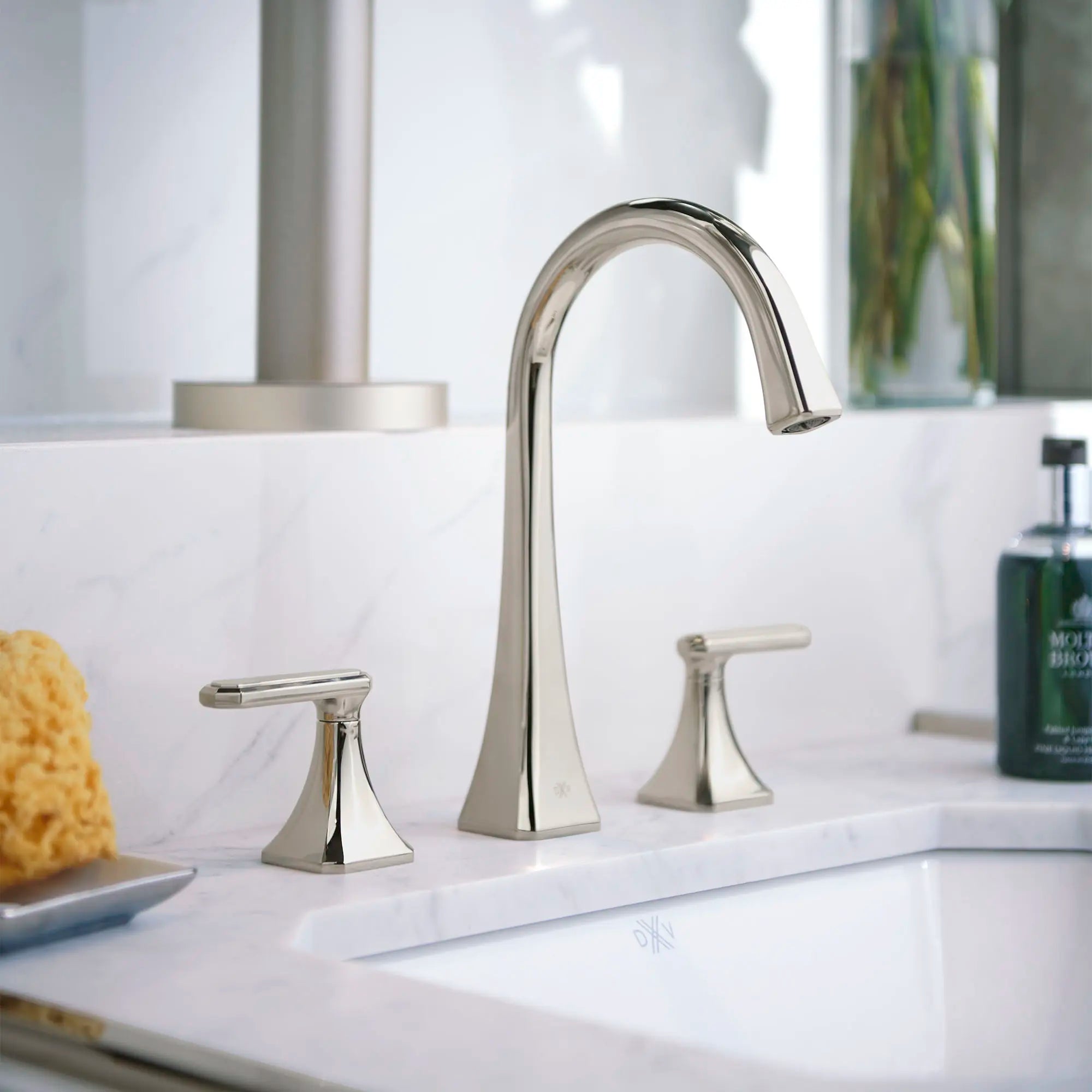 Robinet bec arqué de lavabo Belshire // CHROME POLI // 85751_B-D35170820150_D35170801150_CDNwebp.webp