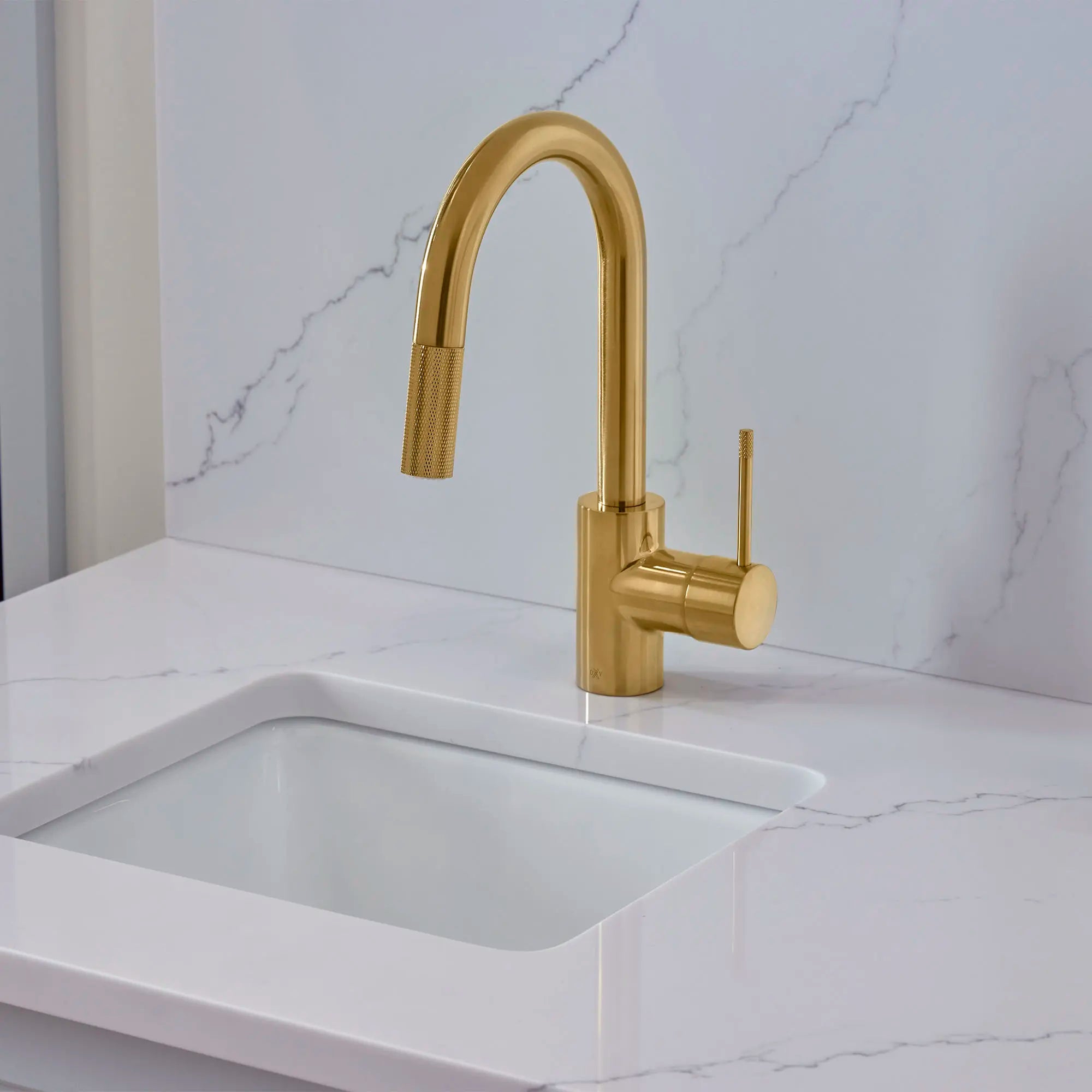 Robinet de bar rétractable vers le bas Etre // SATIN BRASS // 86071_B-D35404410427_CDNwebp.webp