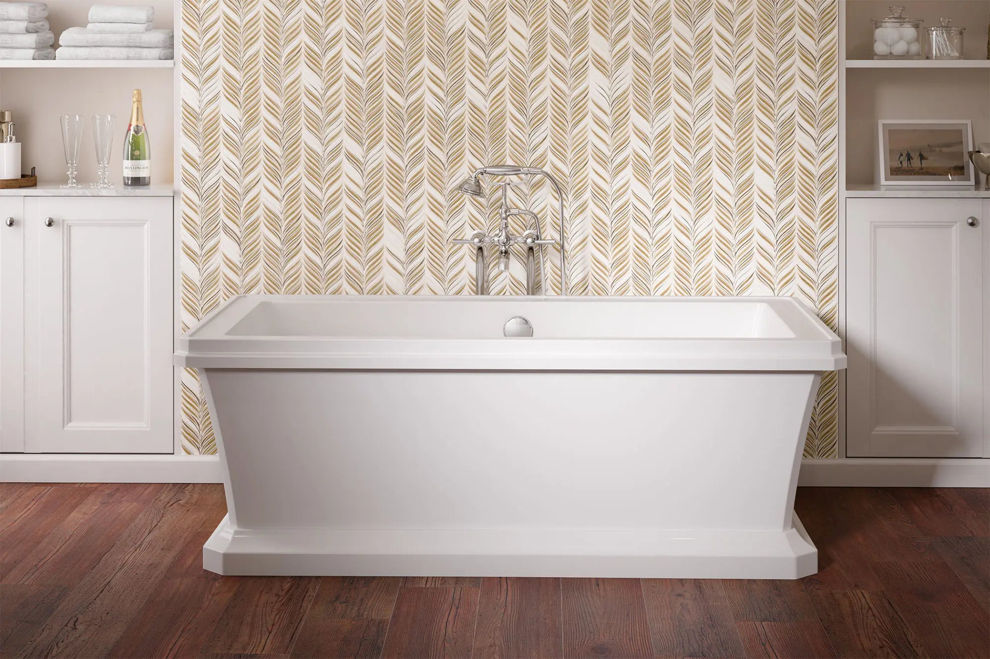 Robinet de bain à installation au plancher Fitzgerald avec à douchette et poignées à levier // CHROME POLI // 86221_B-D62645004415_D35160950100_CDNwebp.webp