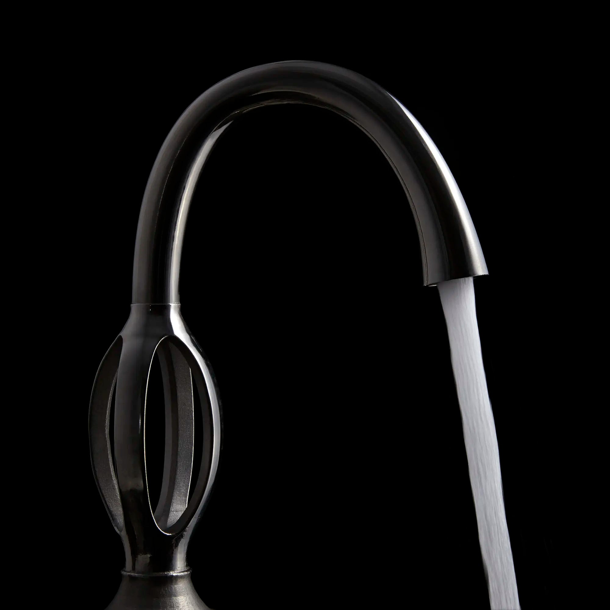 Robinet de lavabo espacé à 2 poignées Trope // BUTLER FINISH // 92577_D31202801435_3_CDNwebp.webp